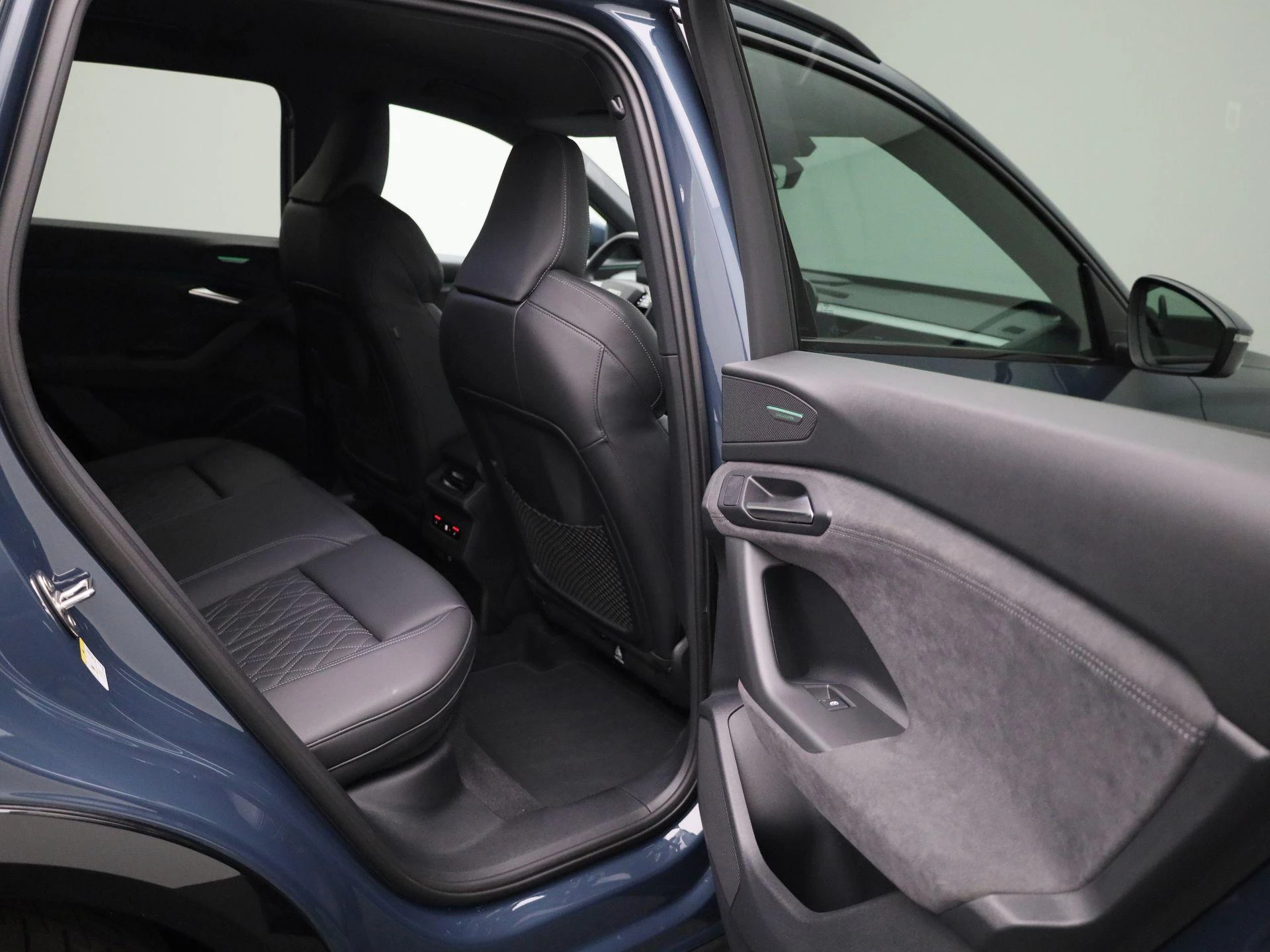 Audi-Q6 e-tron-image-46