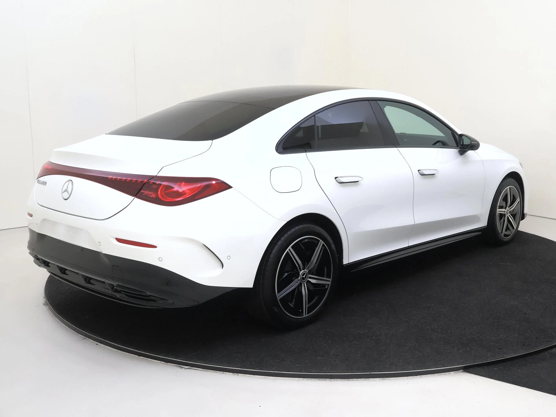 Mercedes-Benz-CLA-image-3