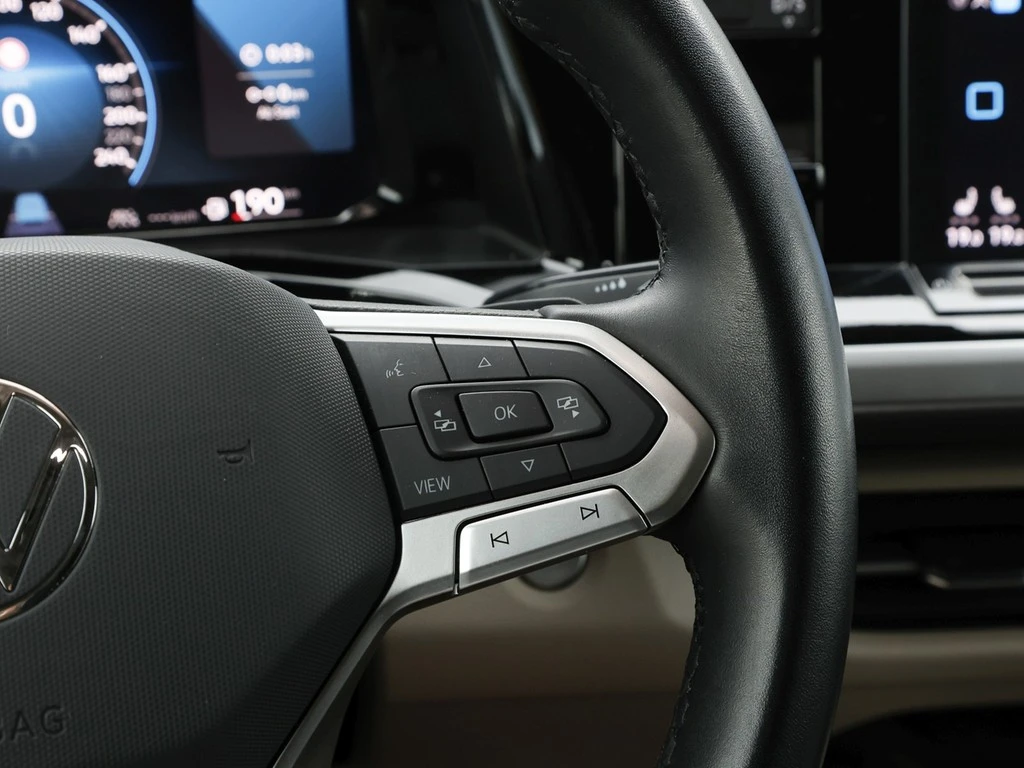 Volkswagen-Multivan-image-19