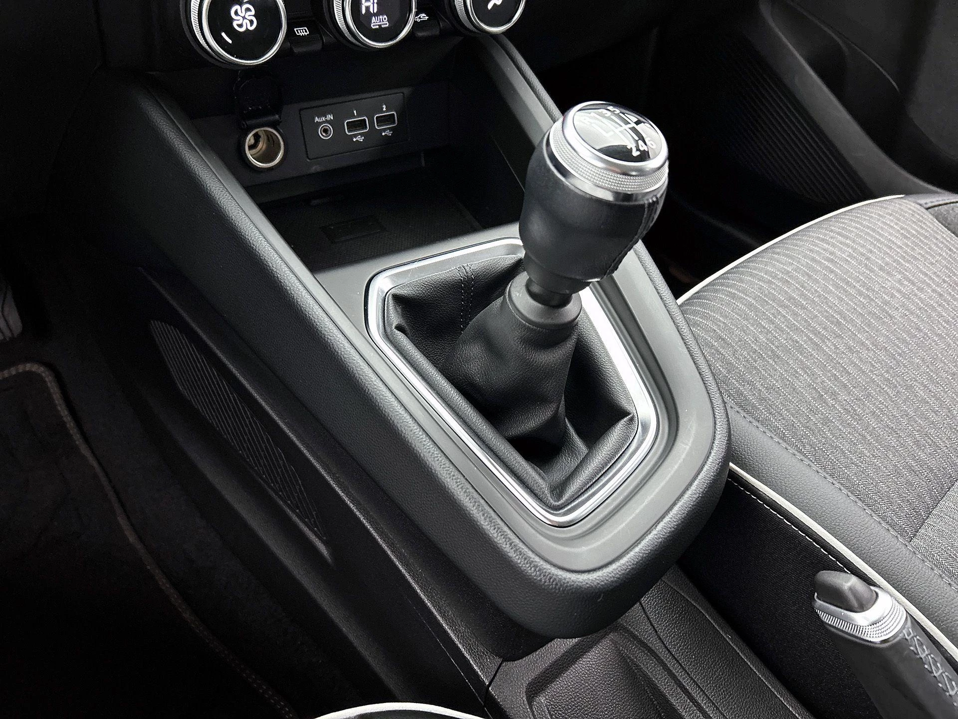 Renault-Clio-image-25