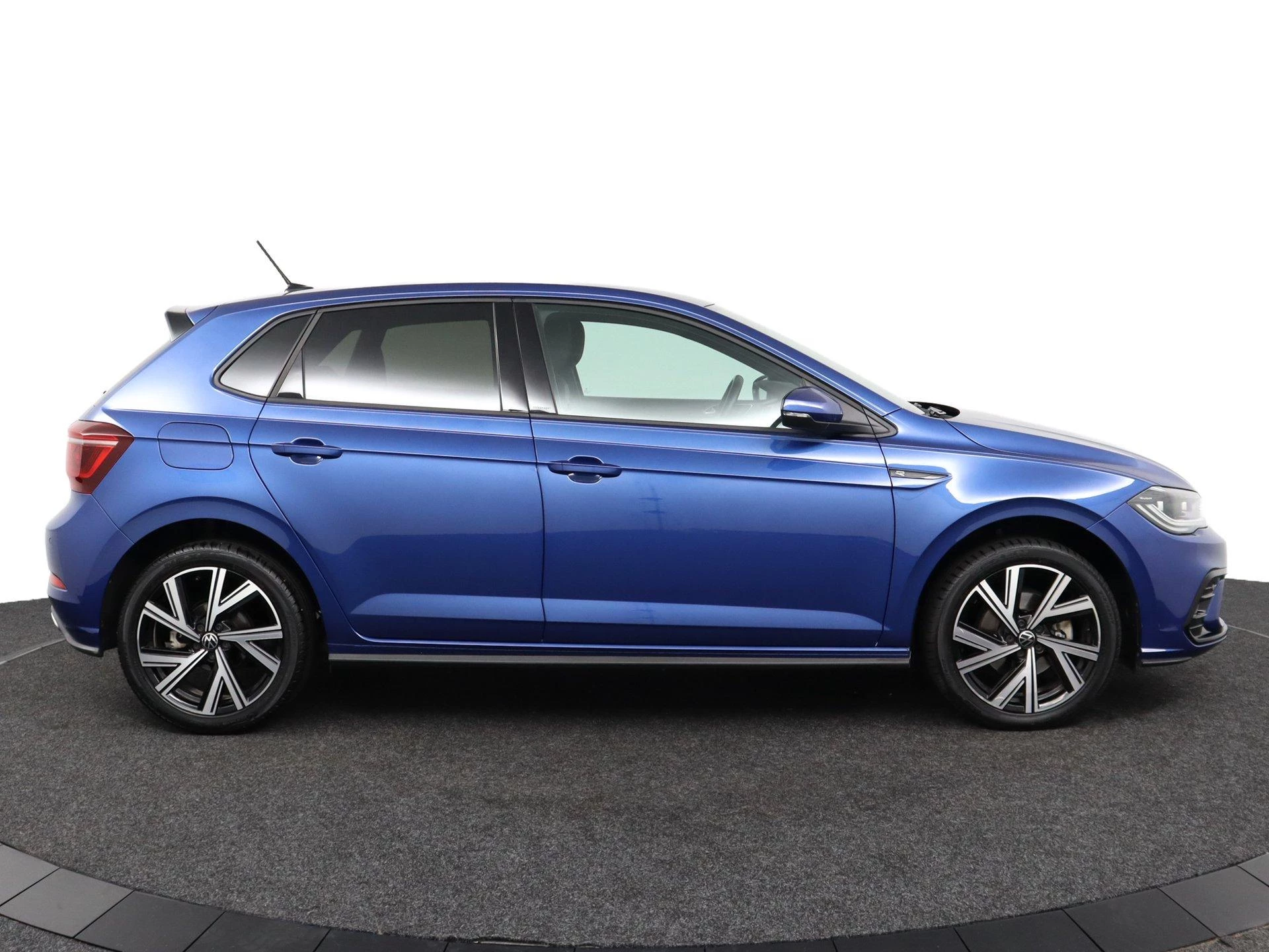 Volkswagen-Polo-image-6