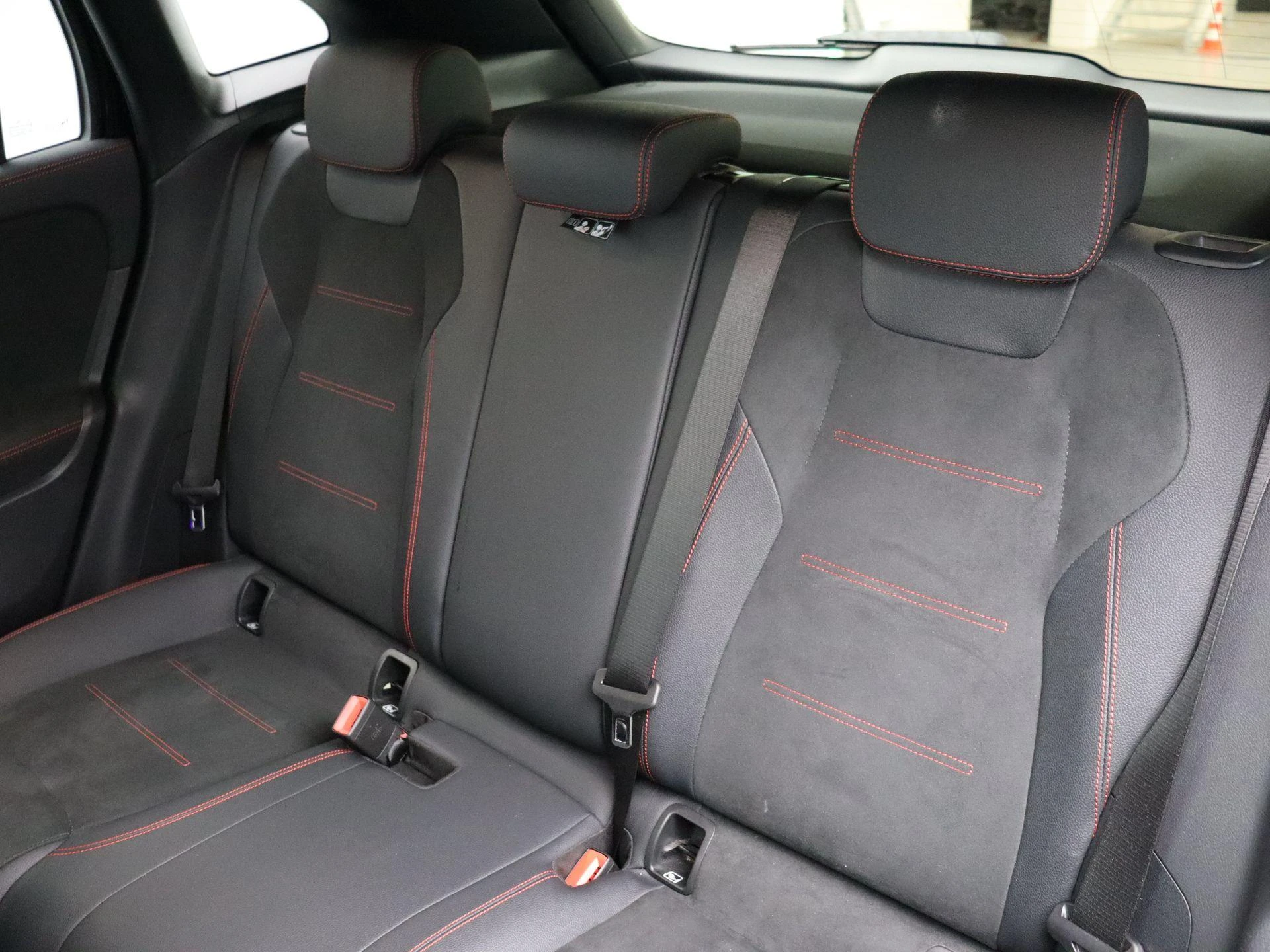 Mercedes-Benz-GLA-image-21