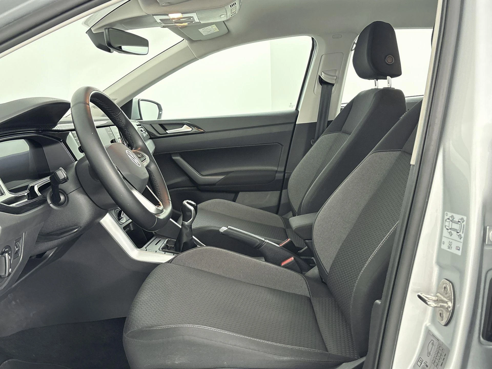 Volkswagen-Polo-image-7