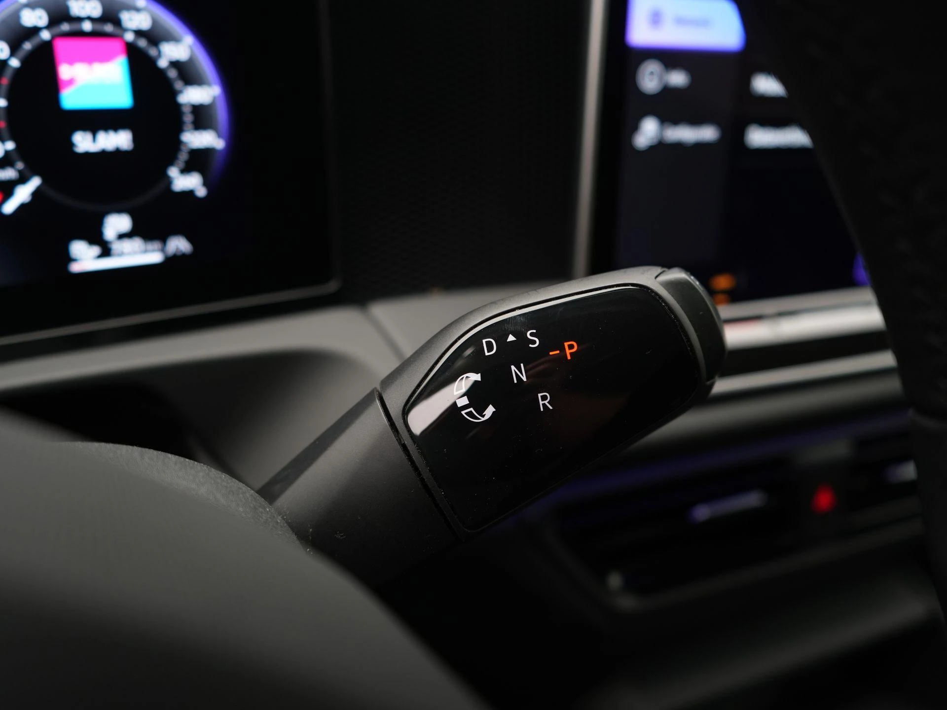 Volkswagen-Tiguan-image-27