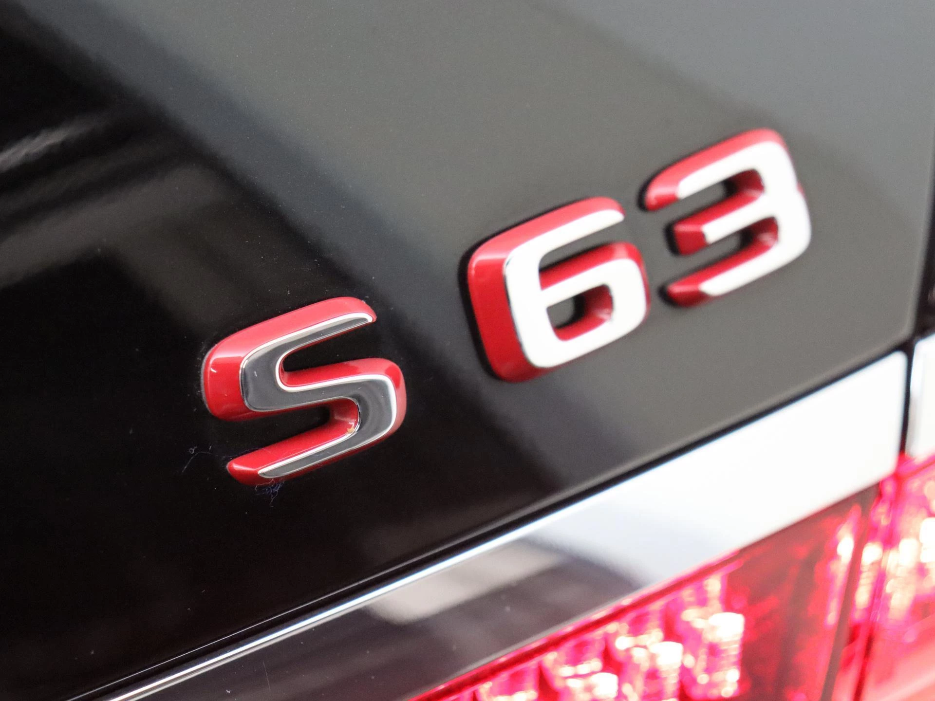 Mercedes-Benz-S-Klasse-image-33