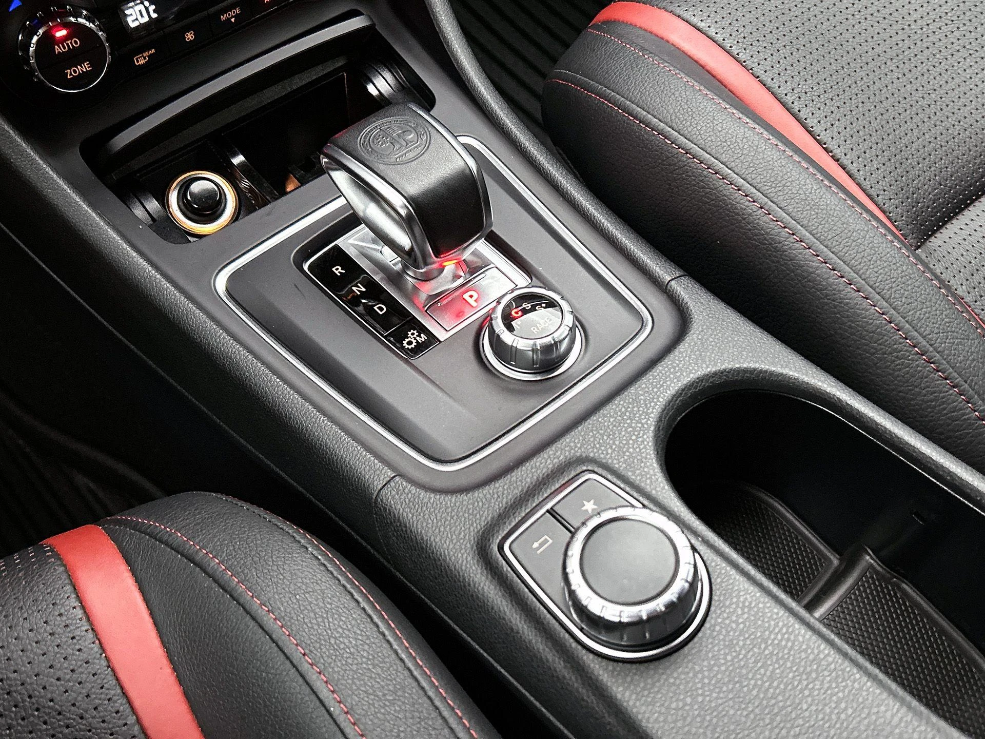 Mercedes-Benz-GLA-image-31