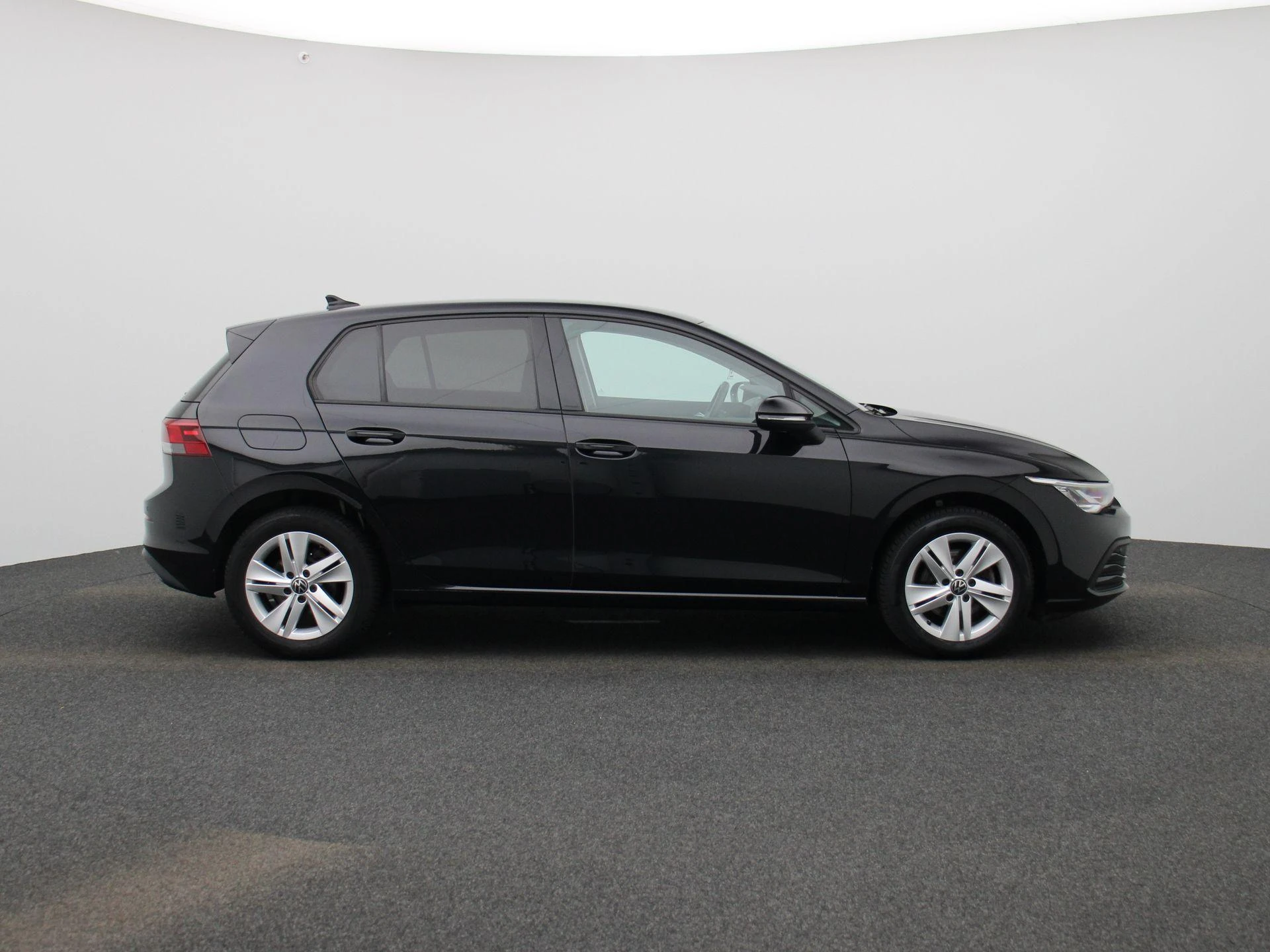 Volkswagen-Golf-image-5