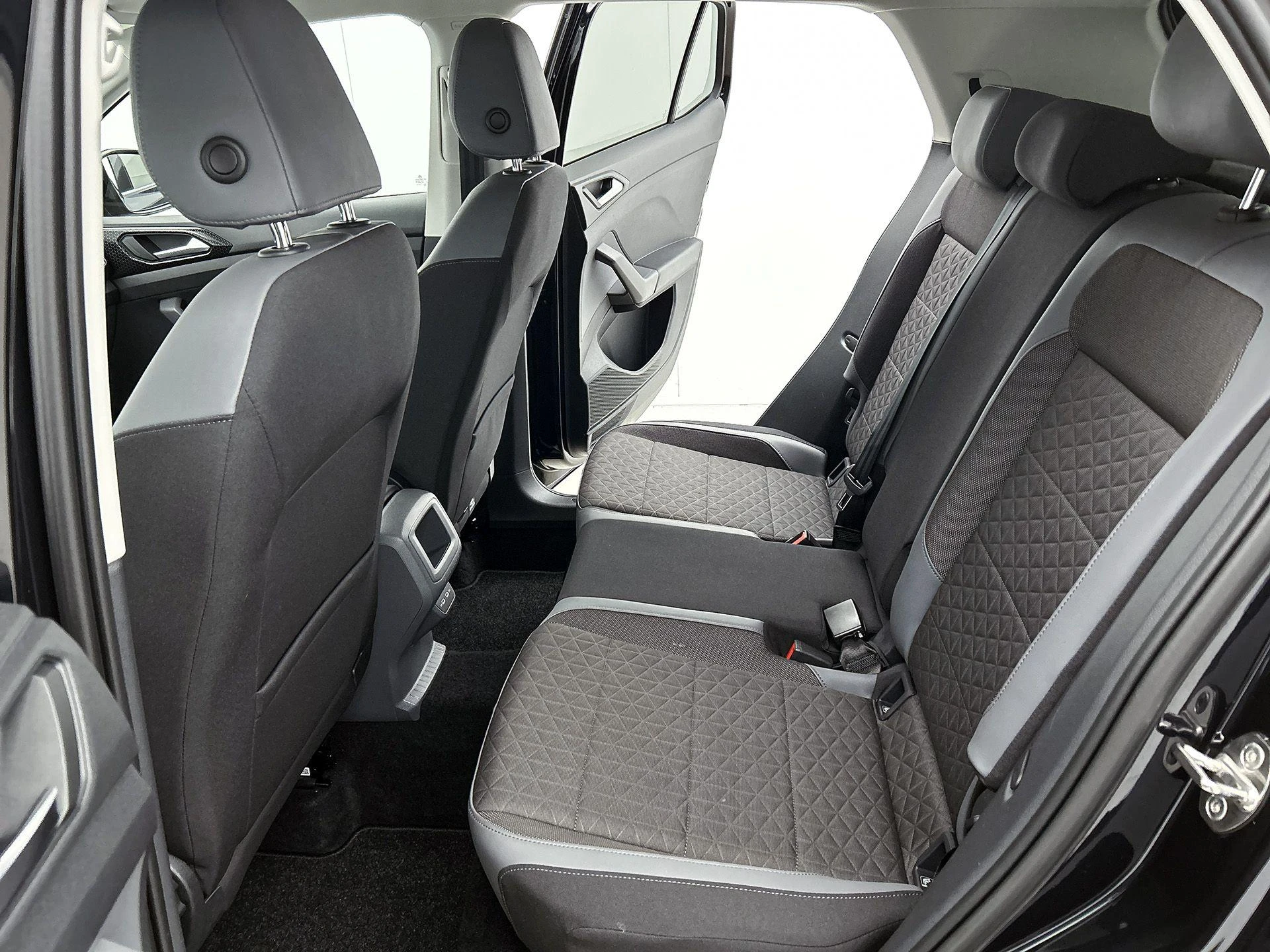 Volkswagen-T-Cross-image-25