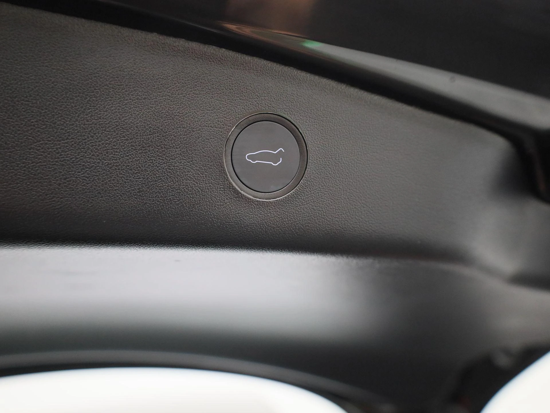 Tesla-Model 3-image-12