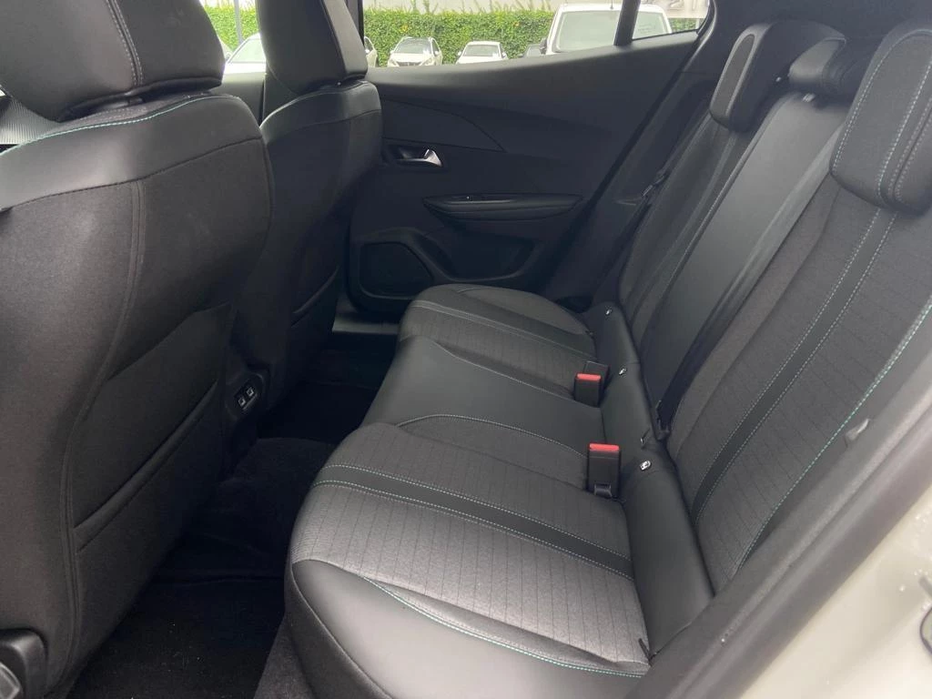 Peugeot-e-2008-image-17