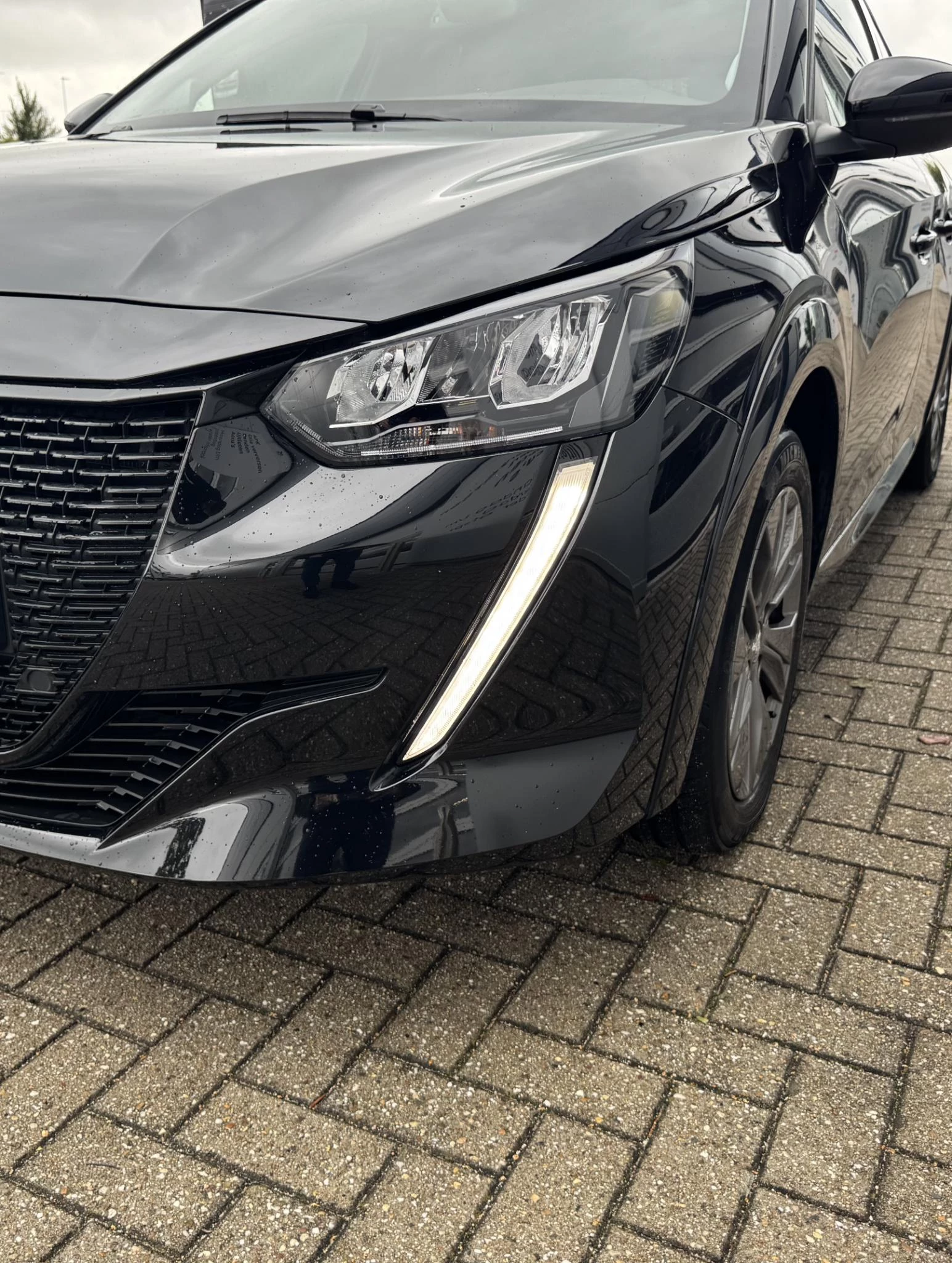 Peugeot-e-208-image-10