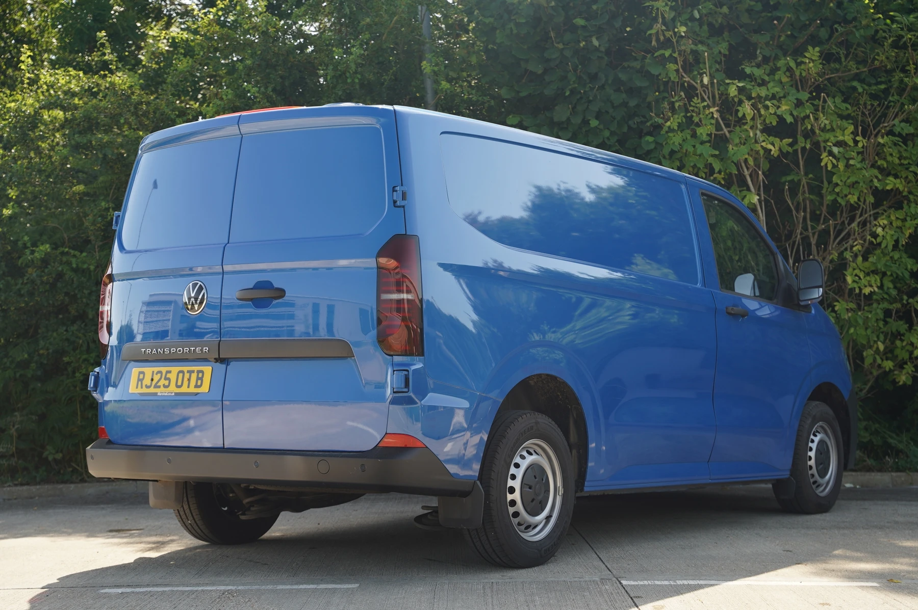 Volkswagen-Transporter-image-12