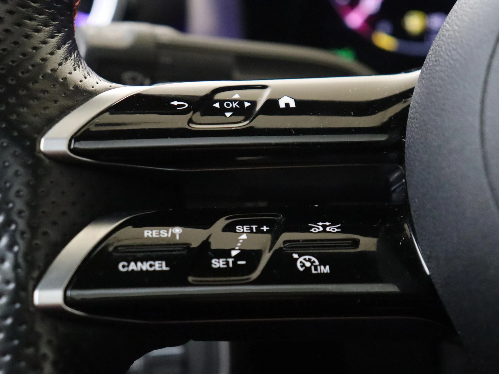 Mercedes-Benz-CLA-image-14