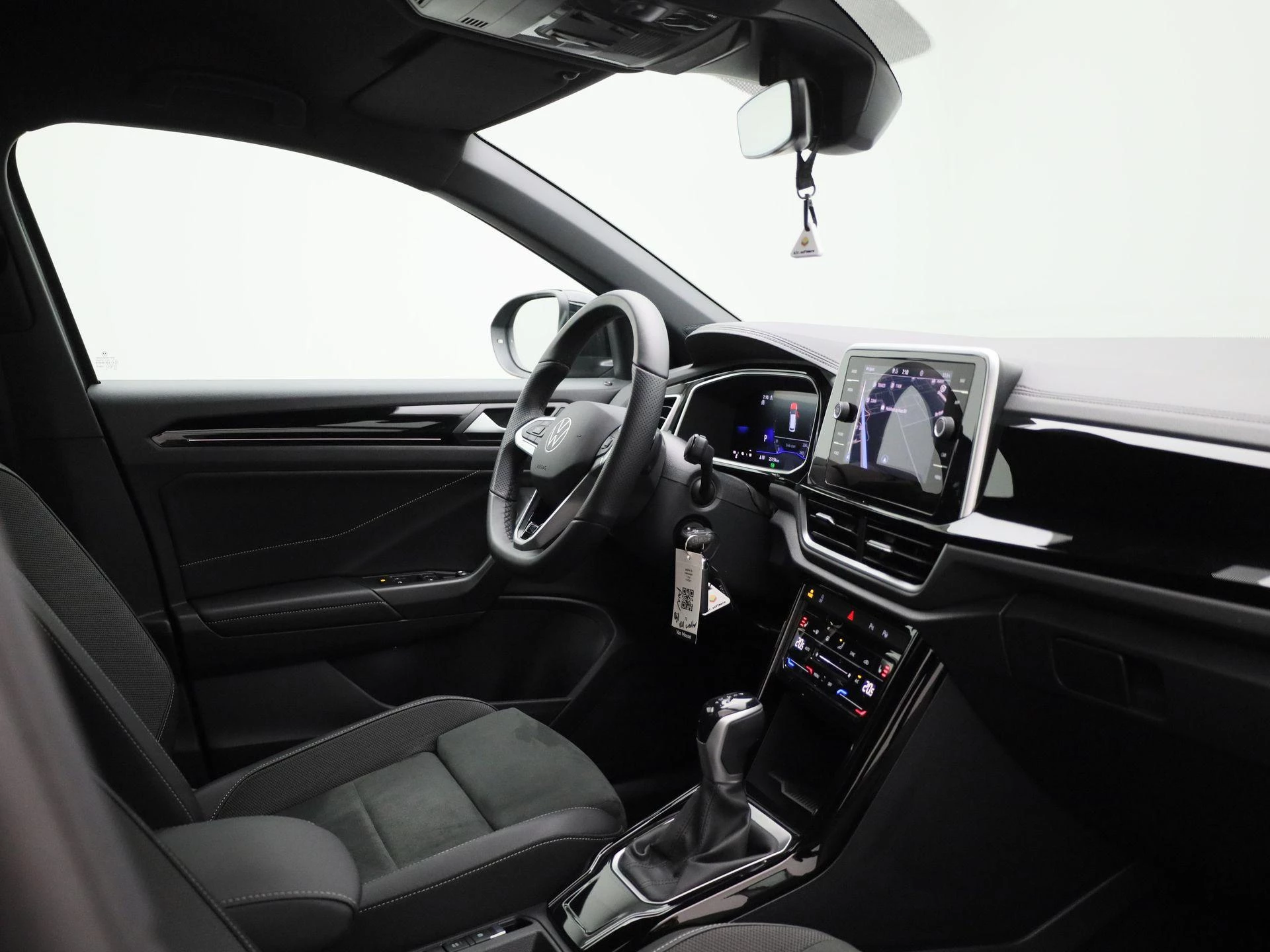 Volkswagen-T-Roc-image-30