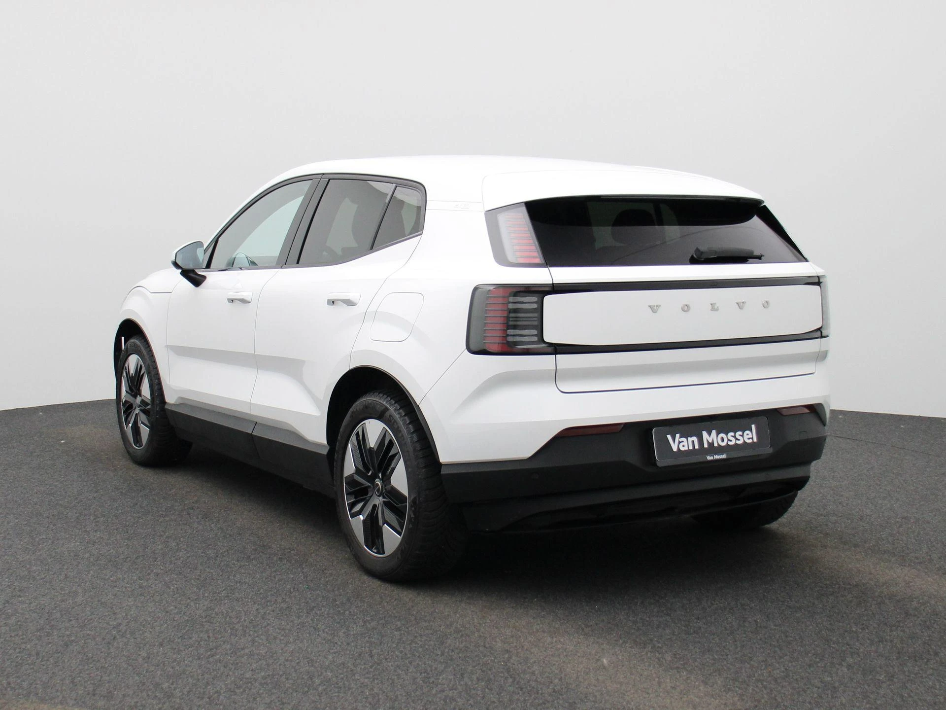 Volvo-EX30-image-1
