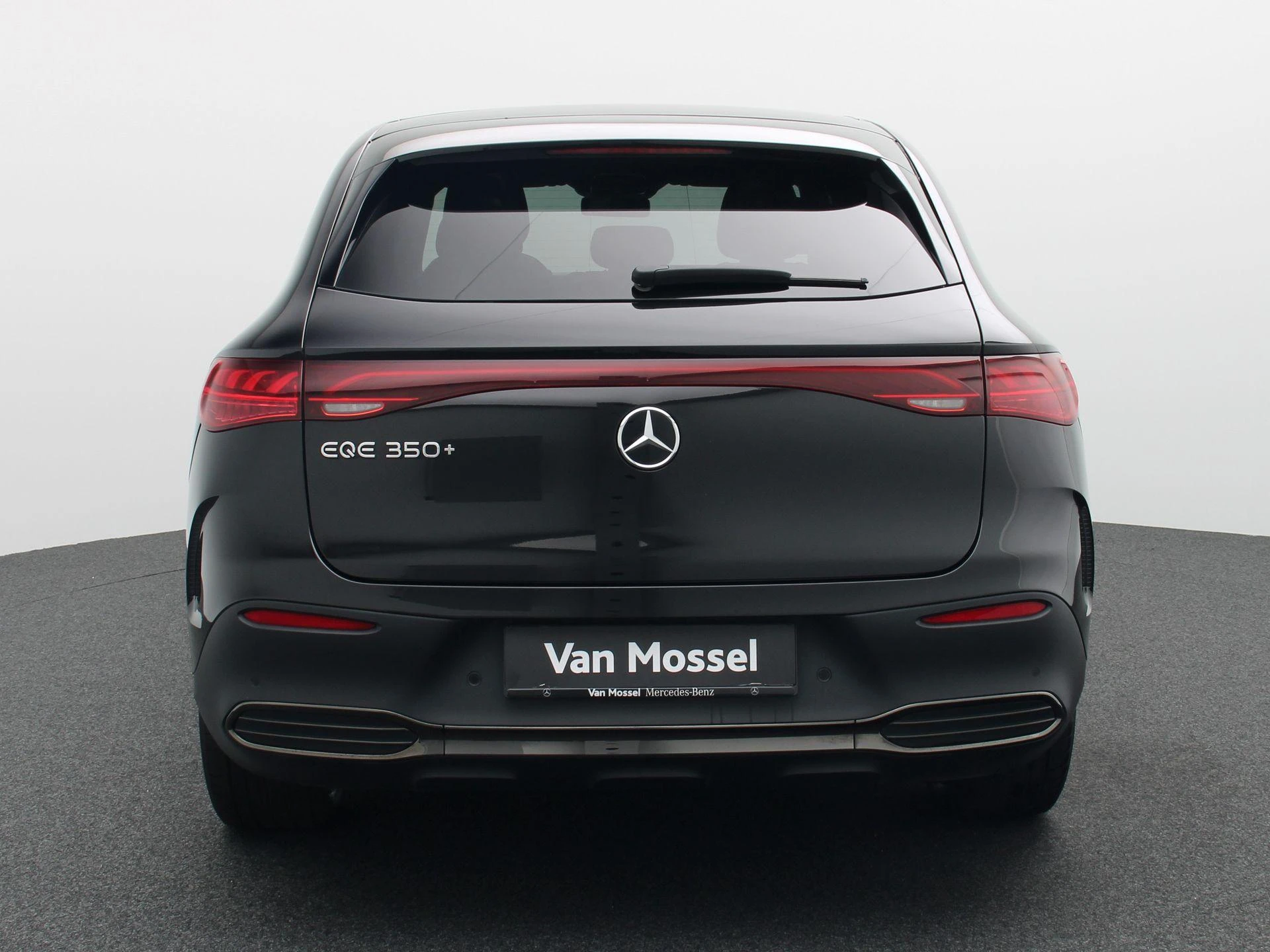 Mercedes-Benz-EQE-image-4