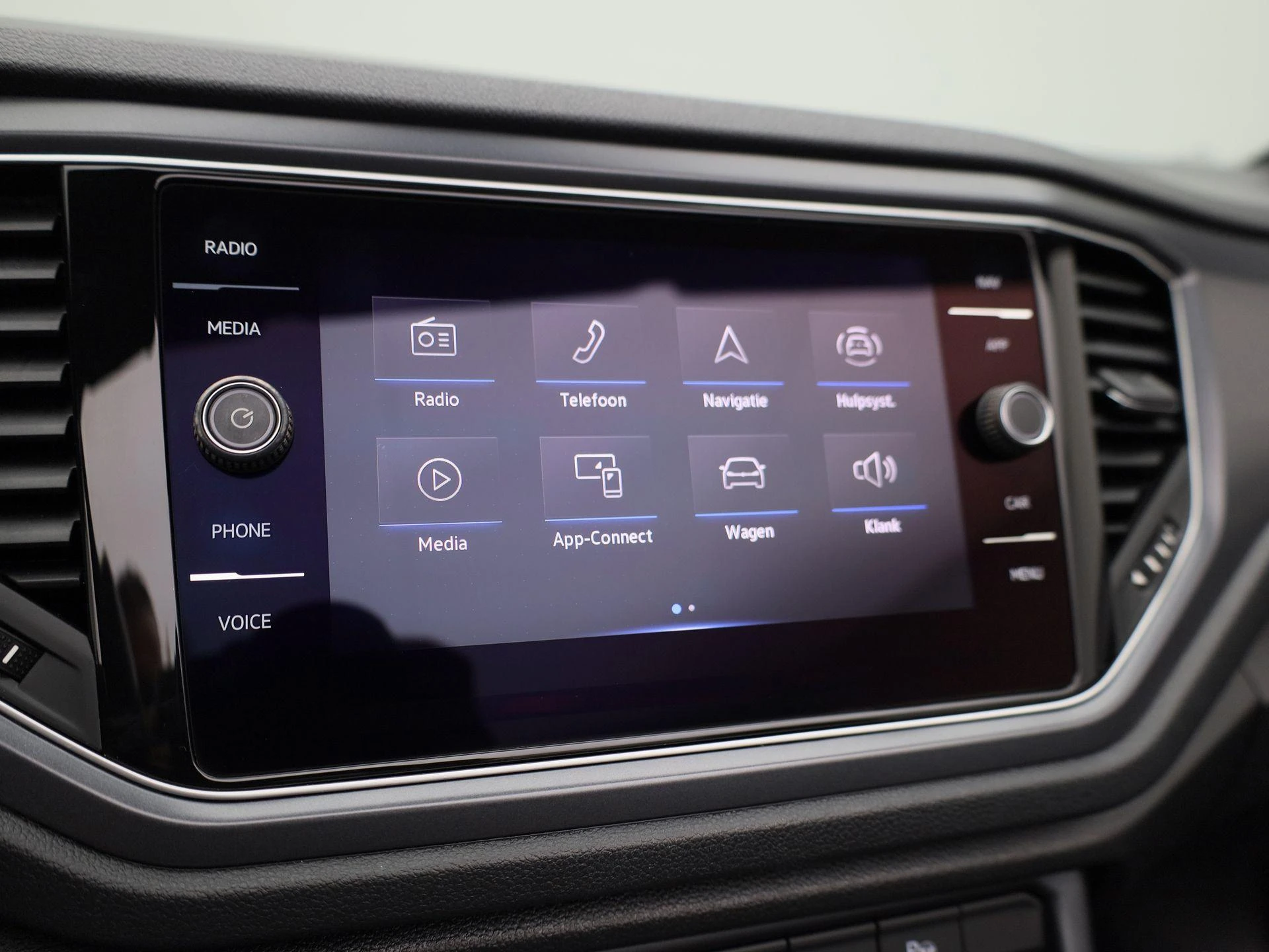 Volkswagen-T-Roc-image-21