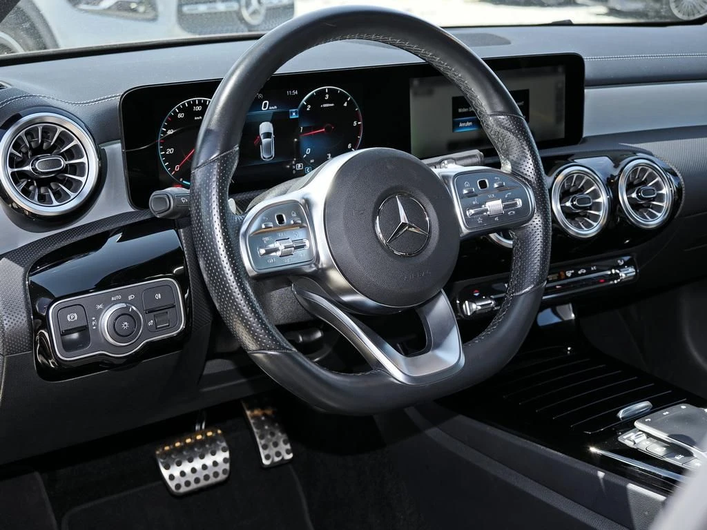 Mercedes-Benz-A-Klasse 220 d-image-9