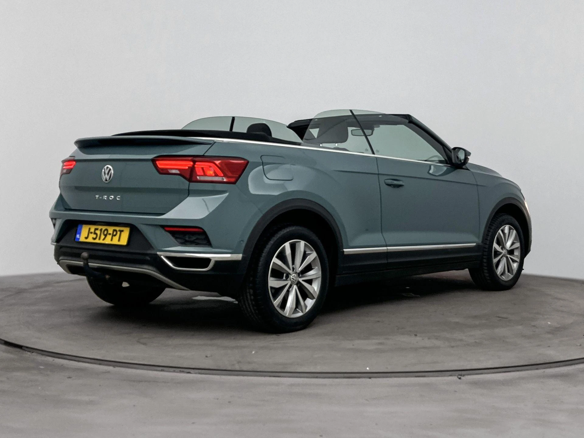 Volkswagen-T-Roc-image-3
