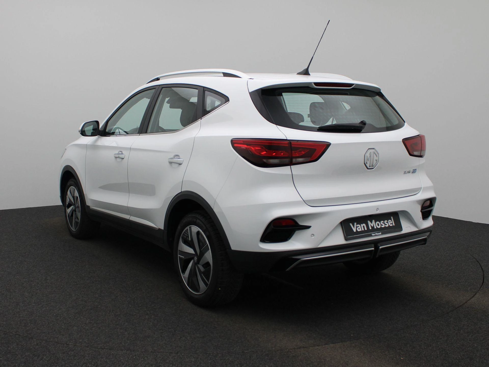 MG-ZS EV-image-1