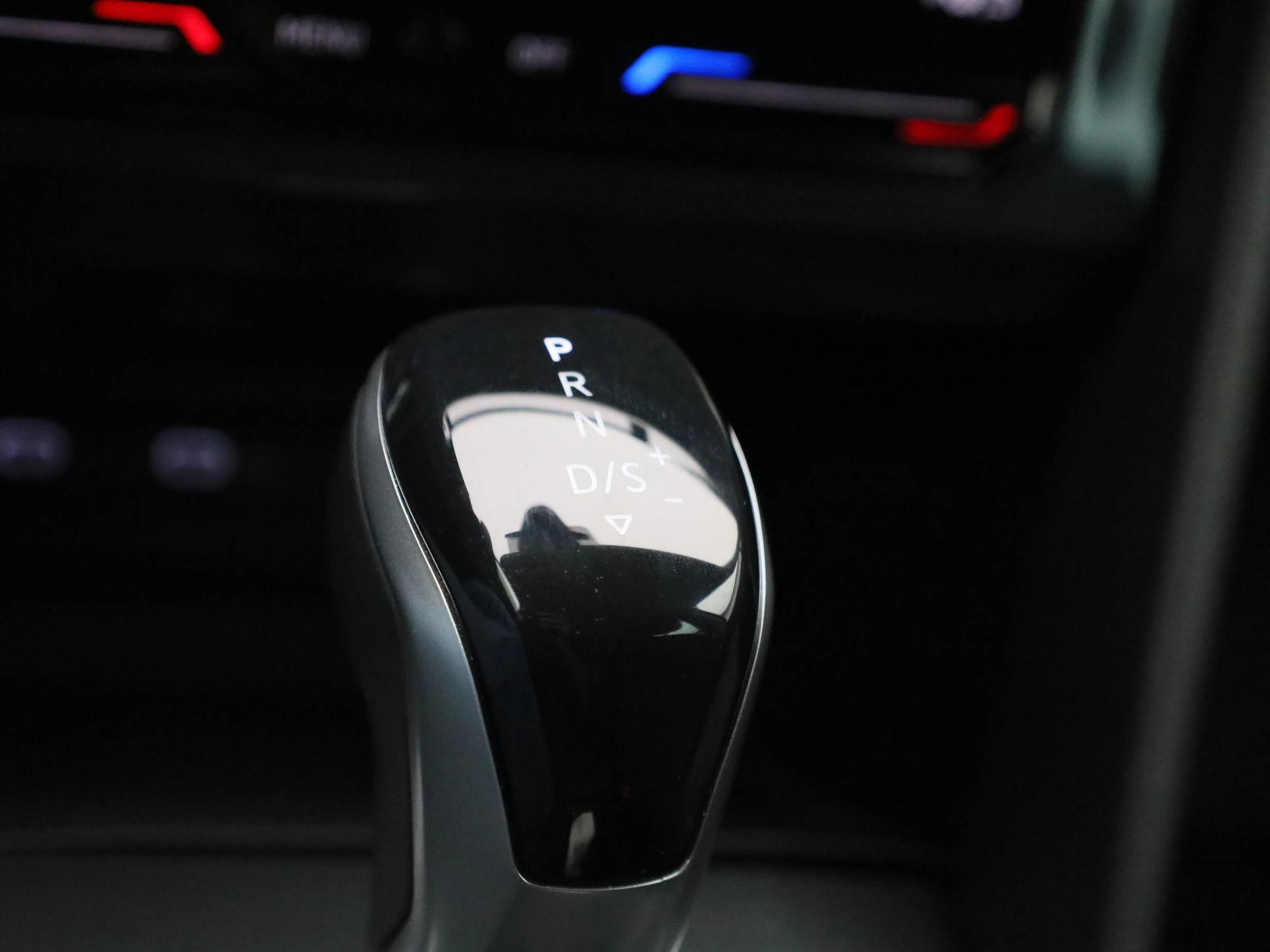 Volkswagen-Tiguan-image-19