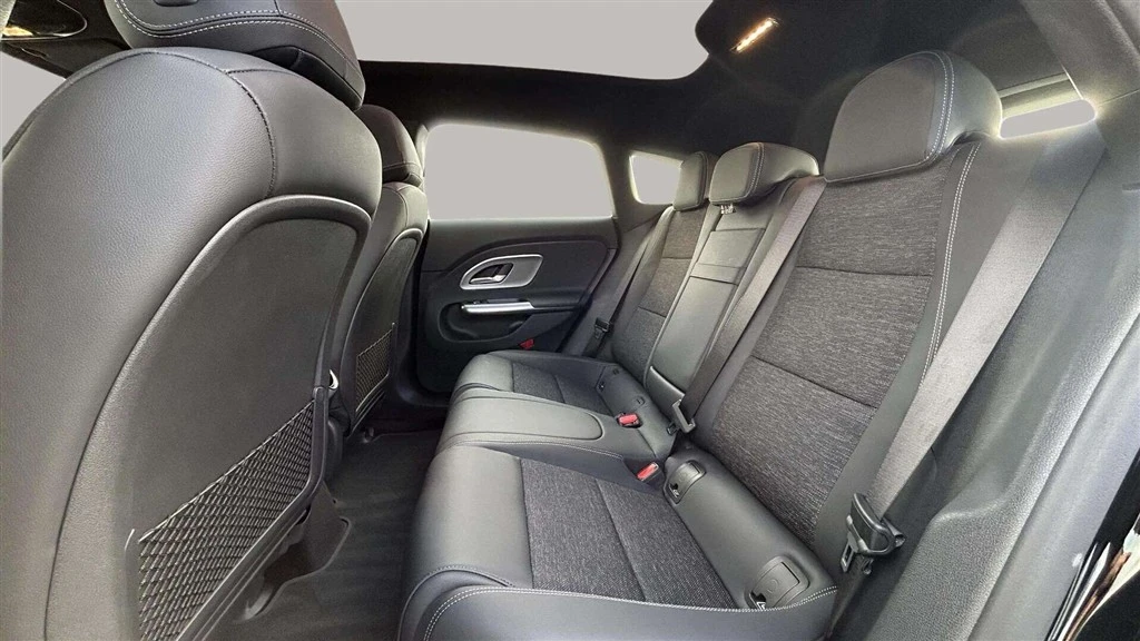 Mercedes-Benz-CLA-image-21