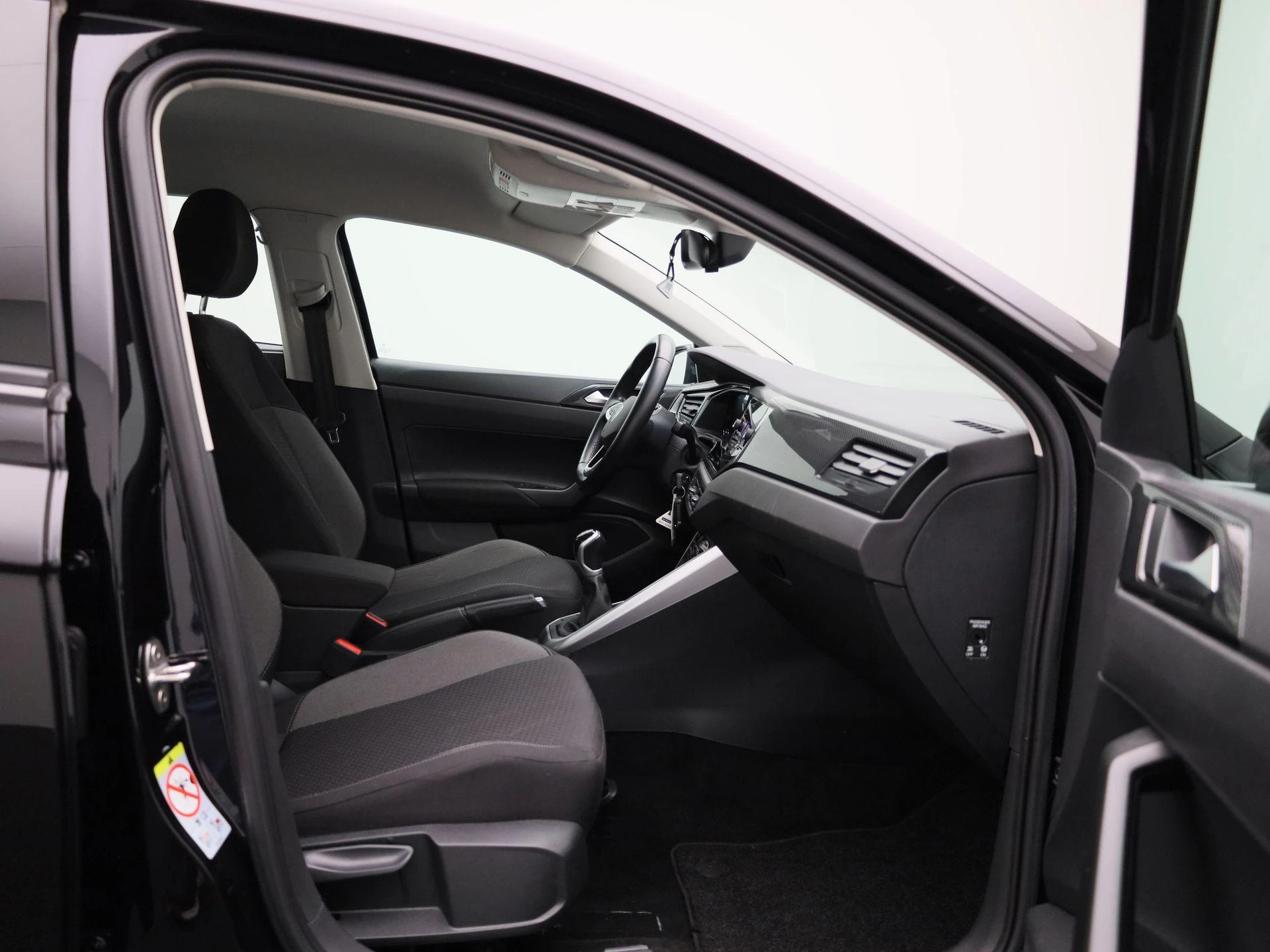 Volkswagen-Polo-image-32