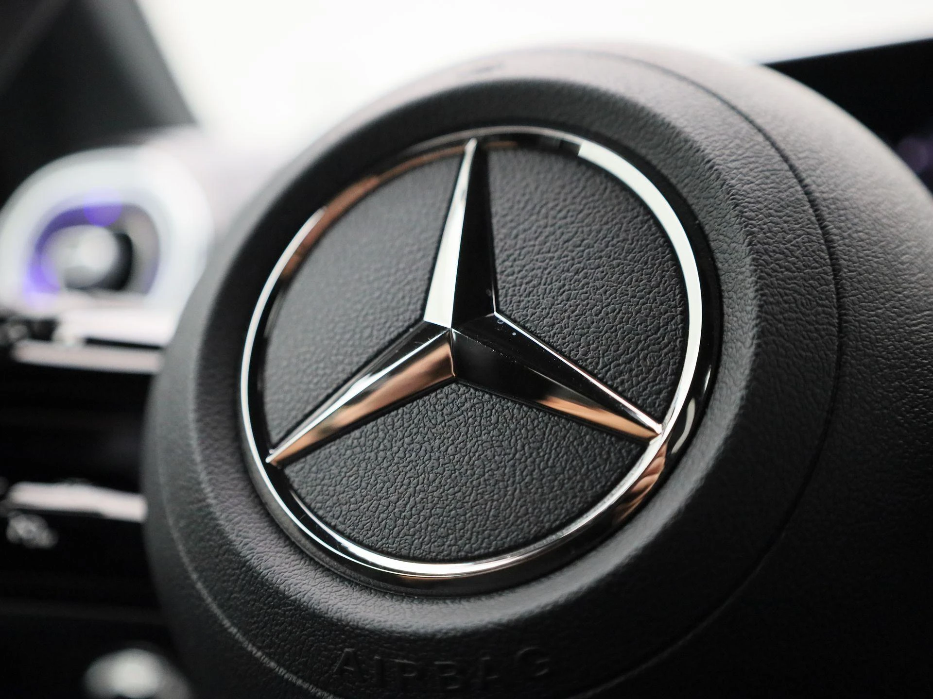 Mercedes-Benz-GLC-image-35