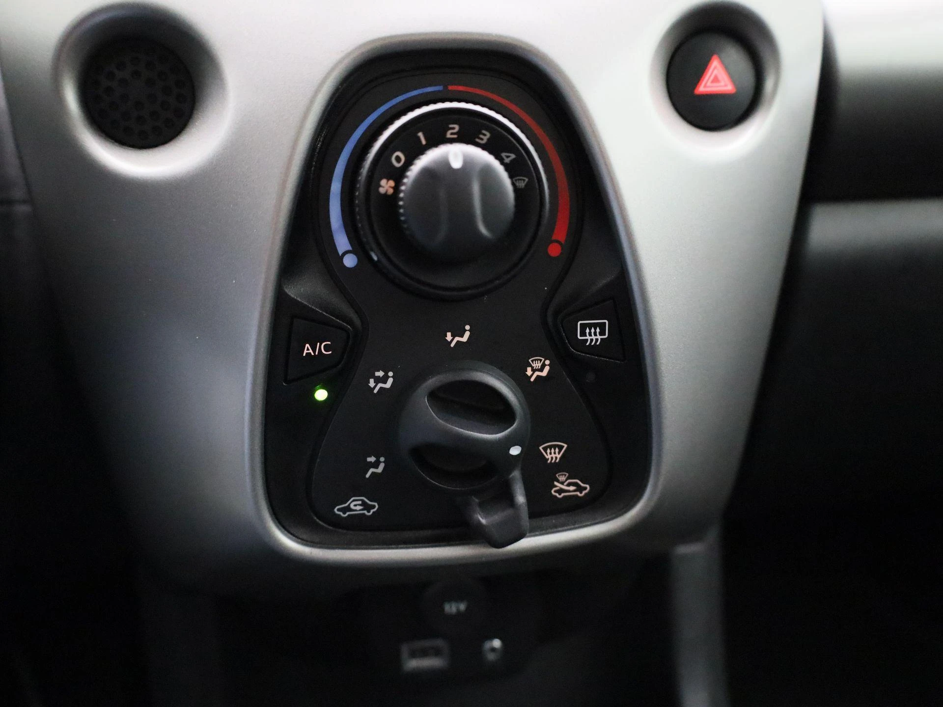 Peugeot-108-image-19