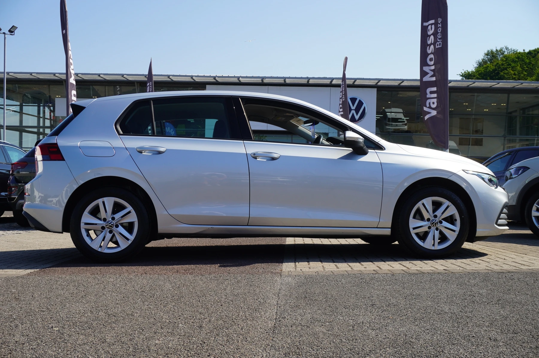 Volkswagen-Golf-image-3