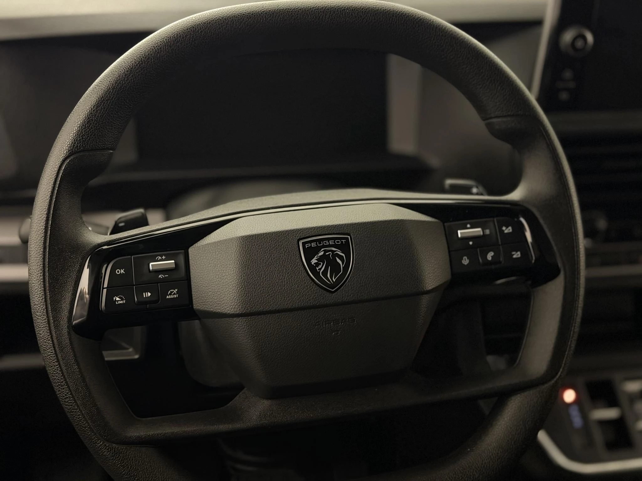 Peugeot-e-Expert-image-6