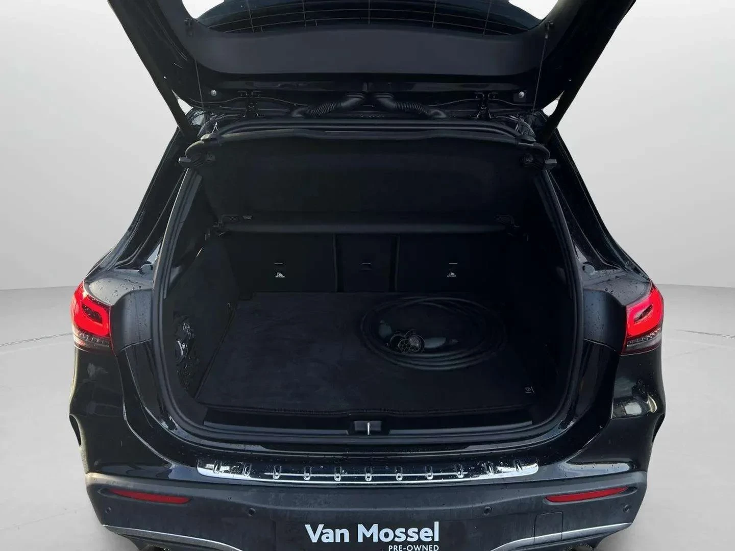 Mercedes-Benz-EQA-image-17