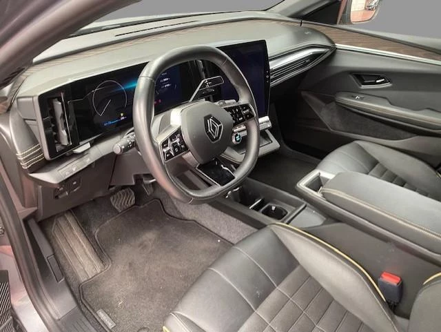 Renault-Megane E-Tech-image-8