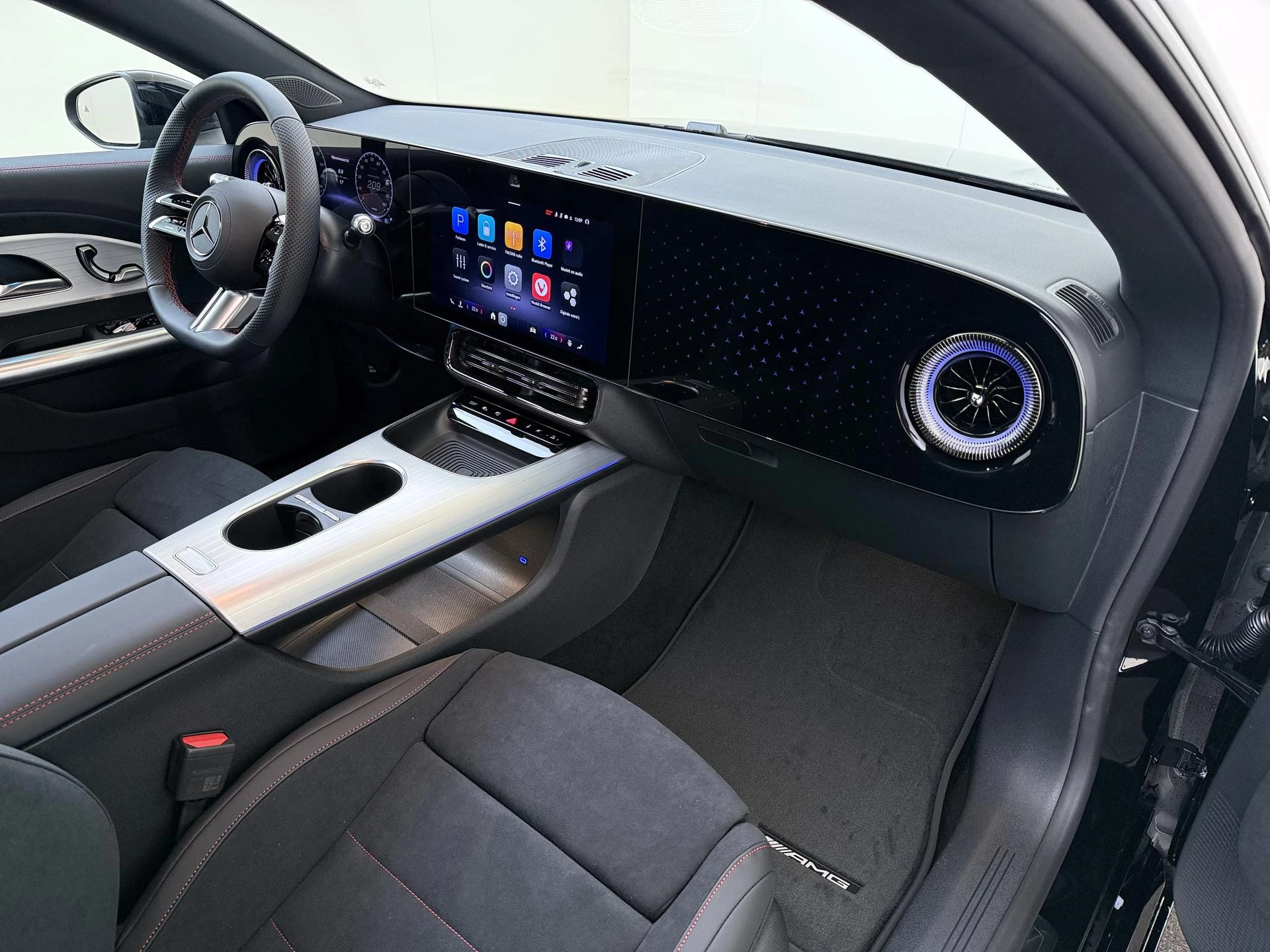 Mercedes-Benz-CLA-image-4