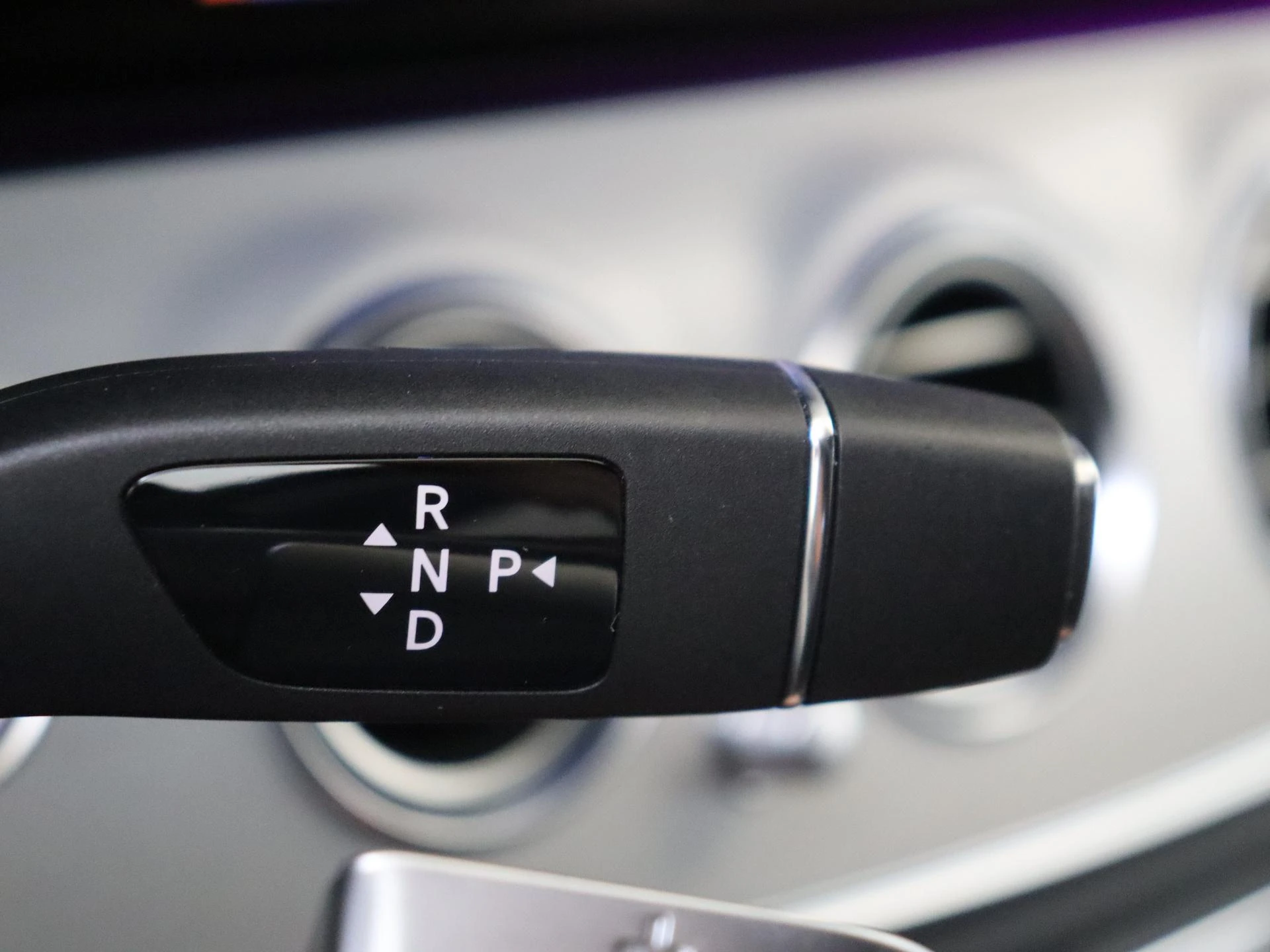 Mercedes-Benz-E-Klasse-image-13