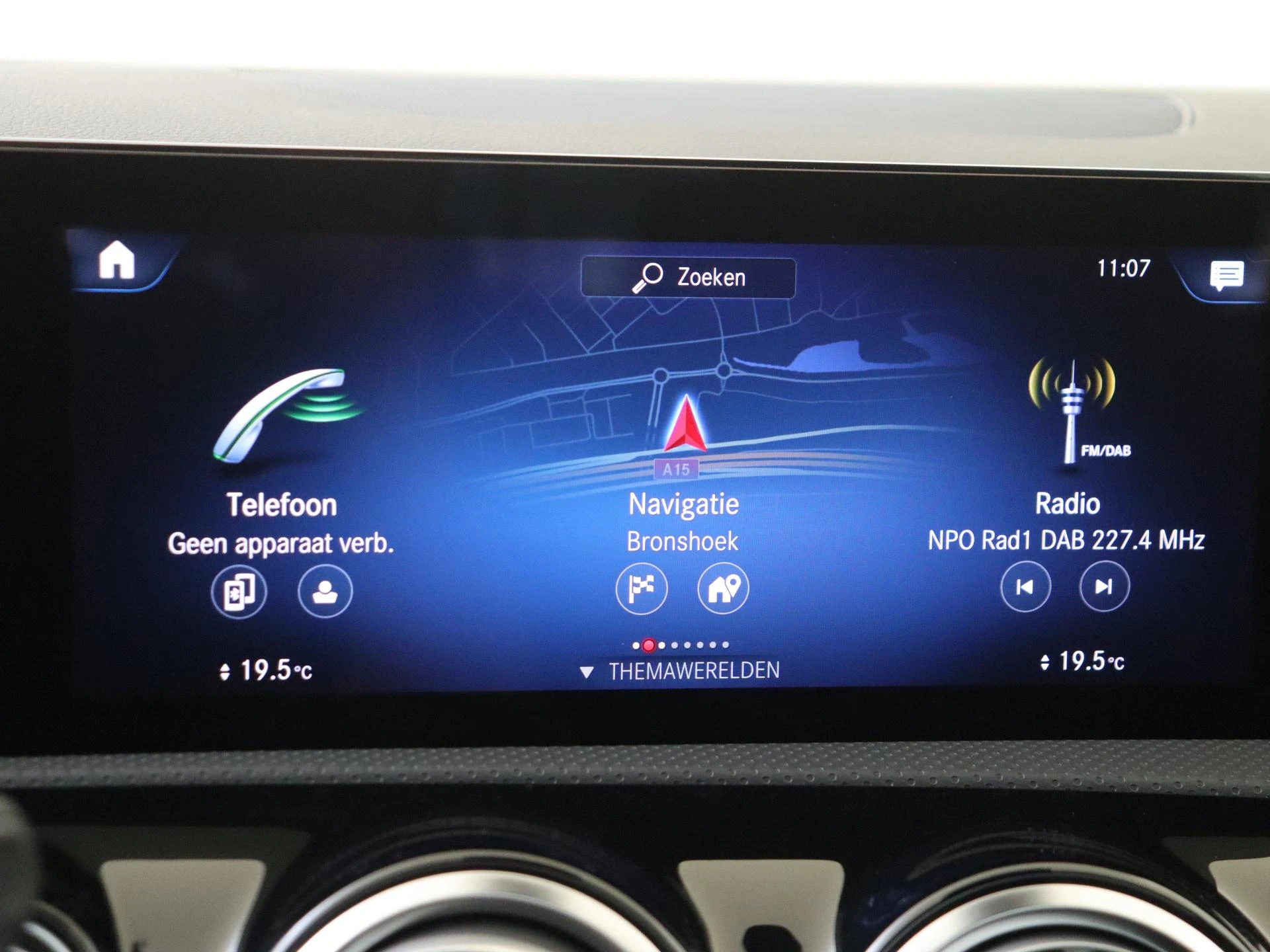 Mercedes-Benz-CLA-image-15