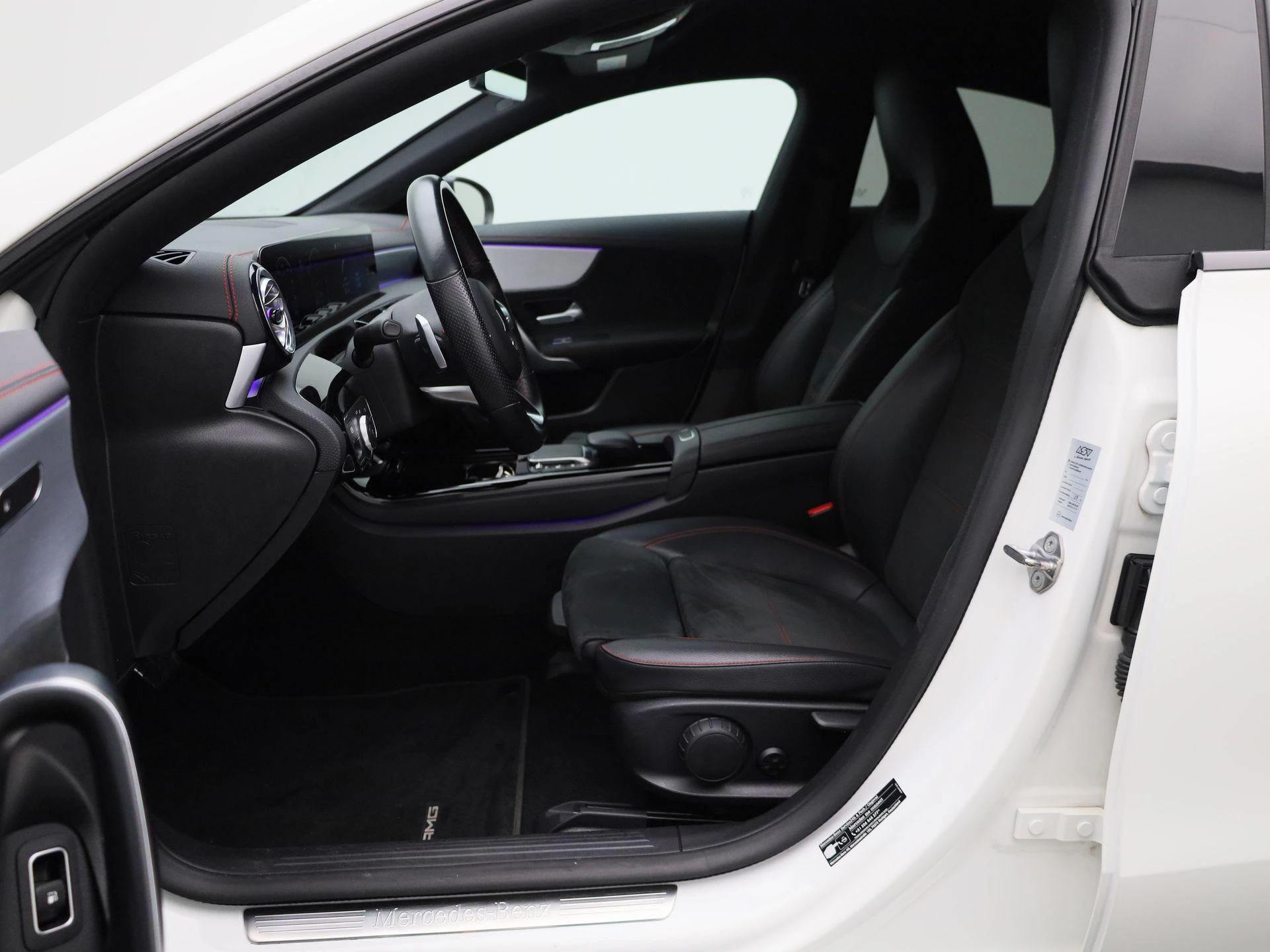 Mercedes-Benz-CLA-image-8