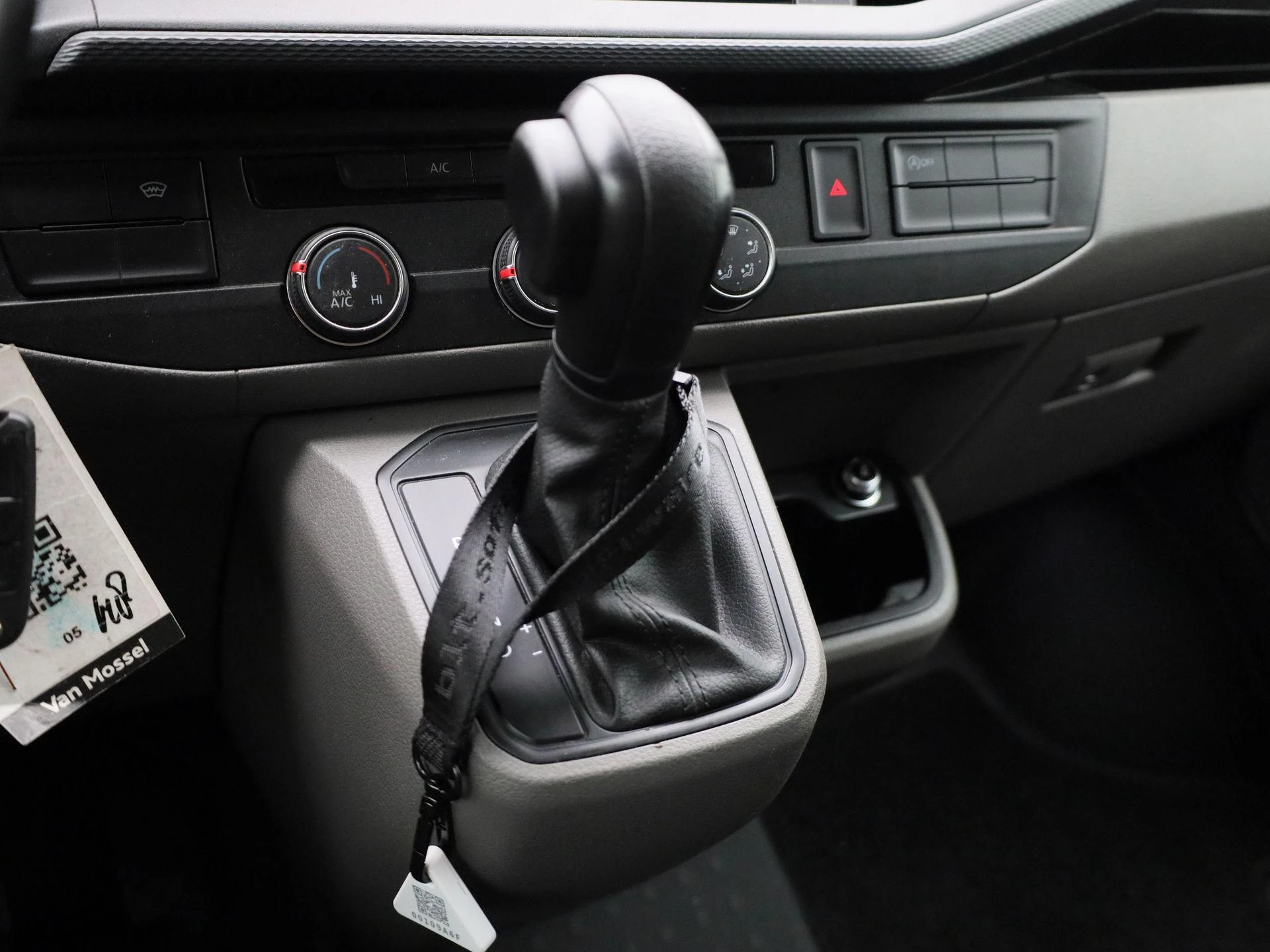Volkswagen-Transporter-image-9
