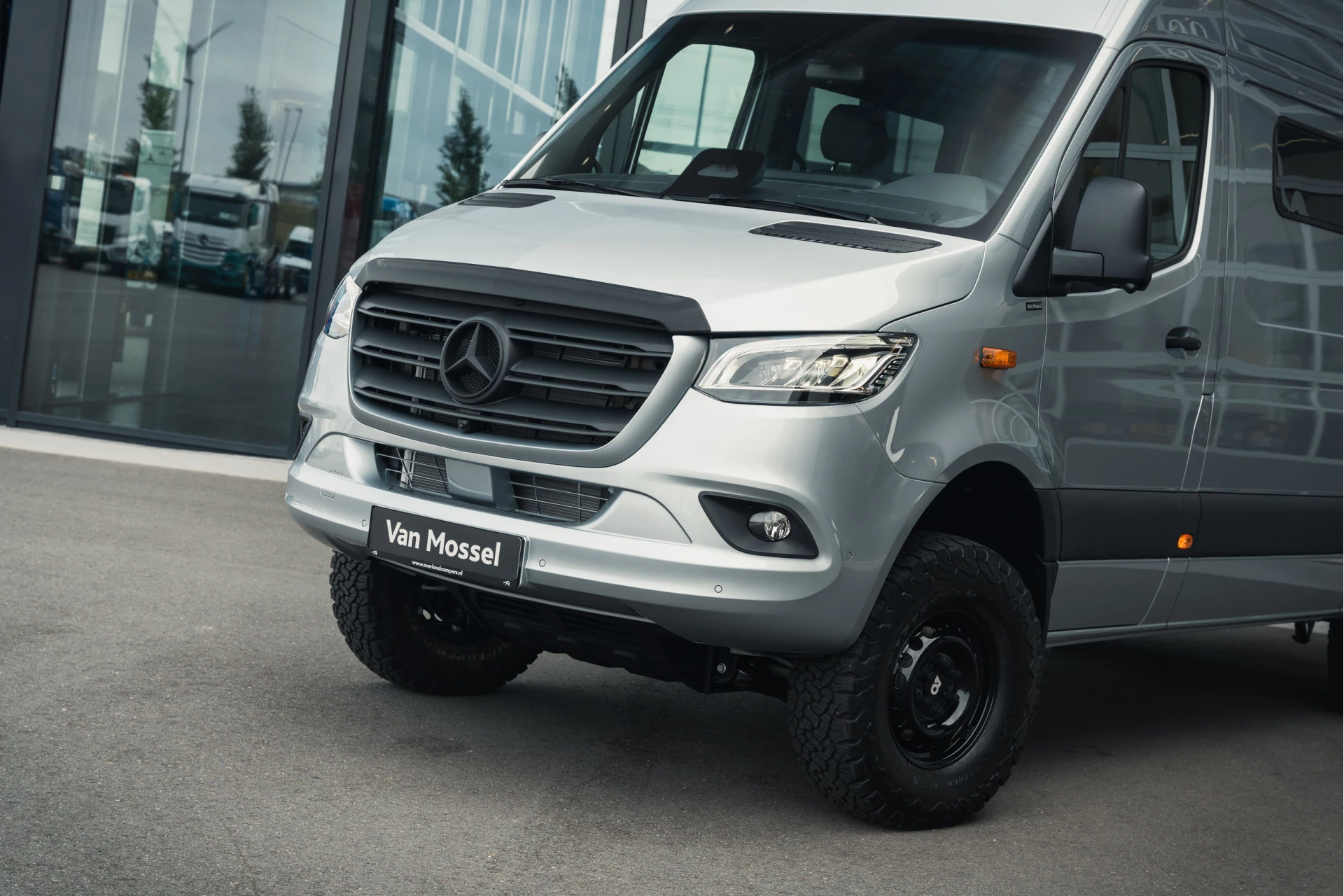 Mercedes-Benz-Sprinter-image-1