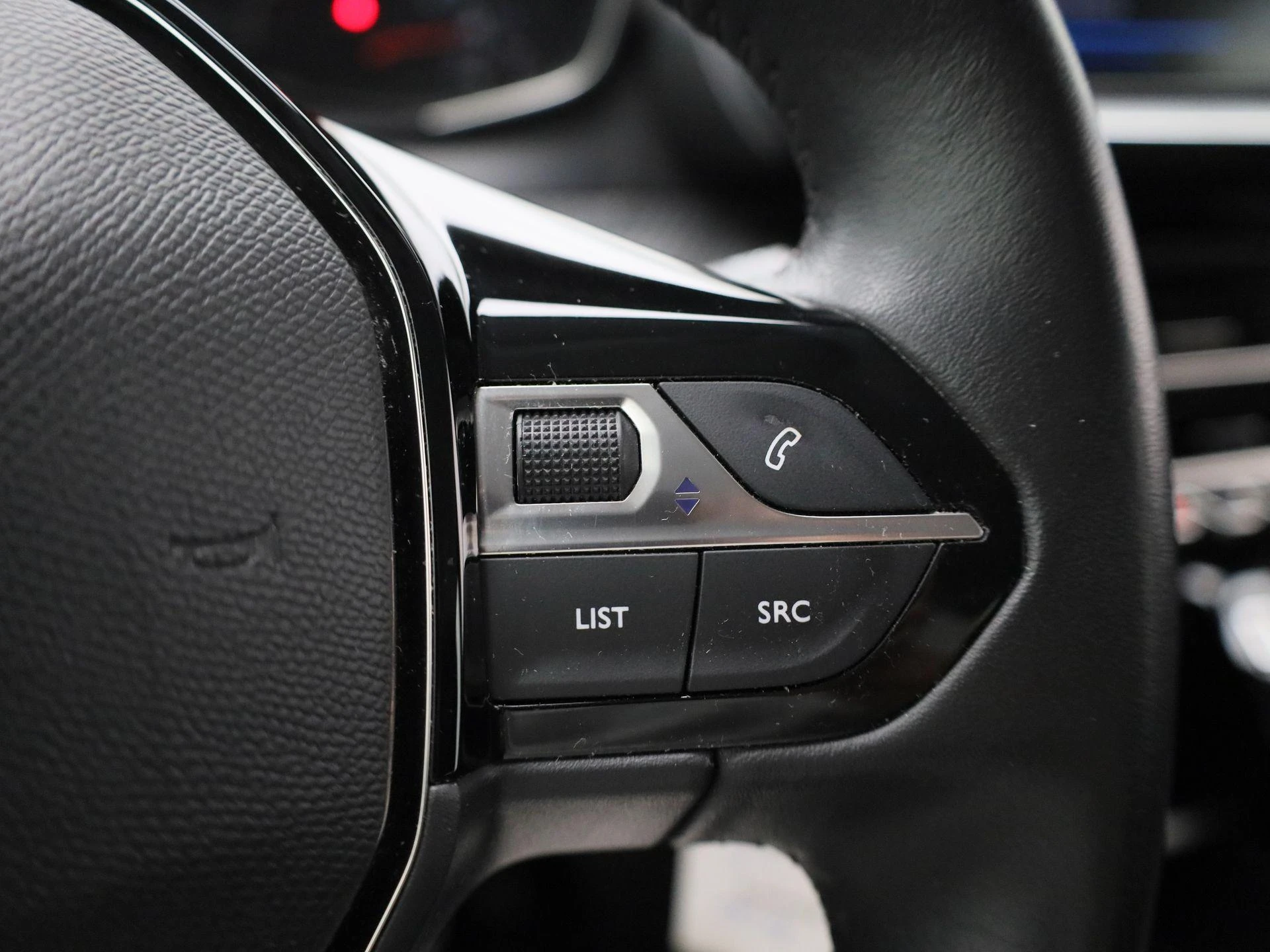 Peugeot-208-image-17