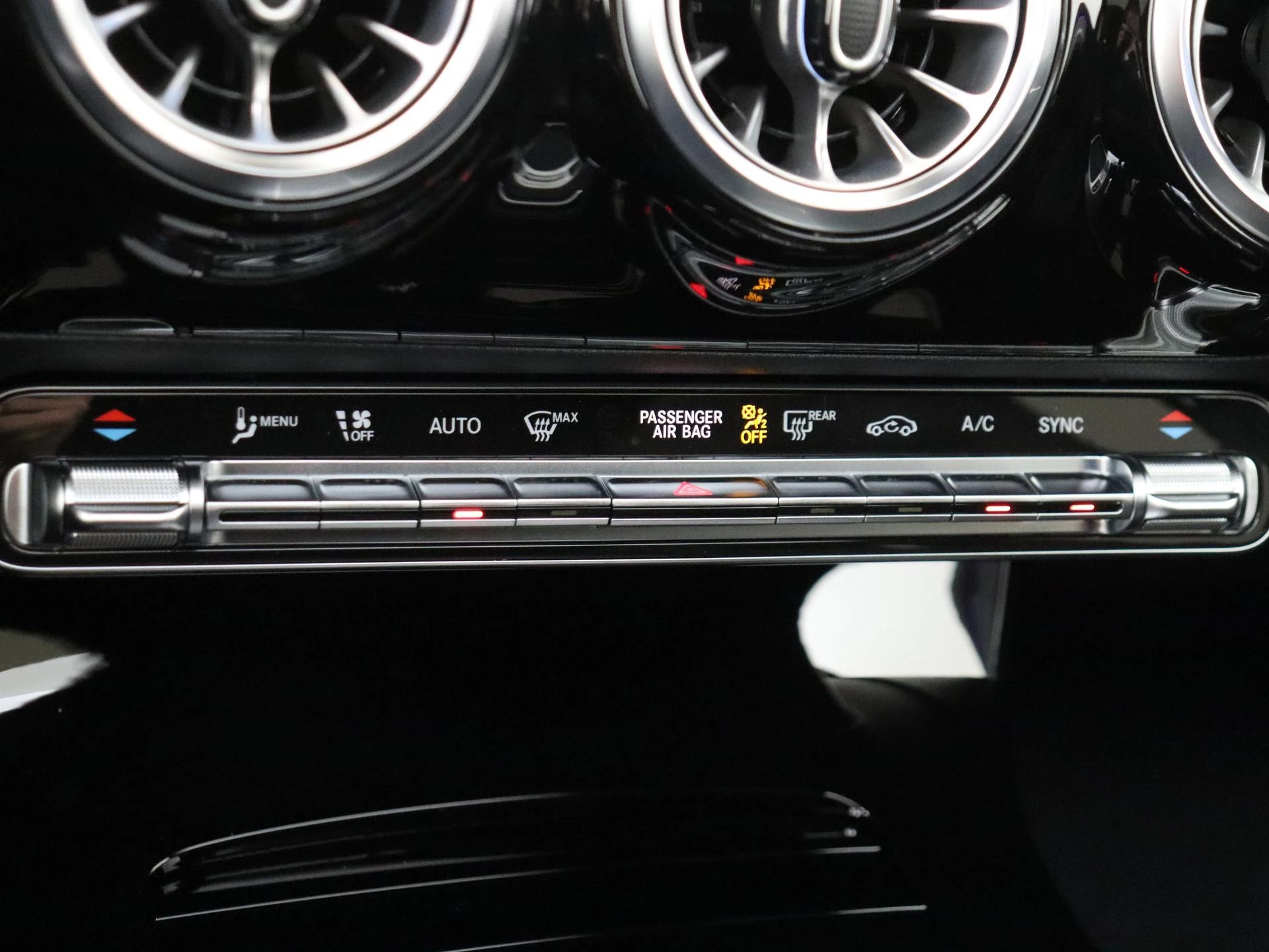 Mercedes-Benz-CLA-image-19