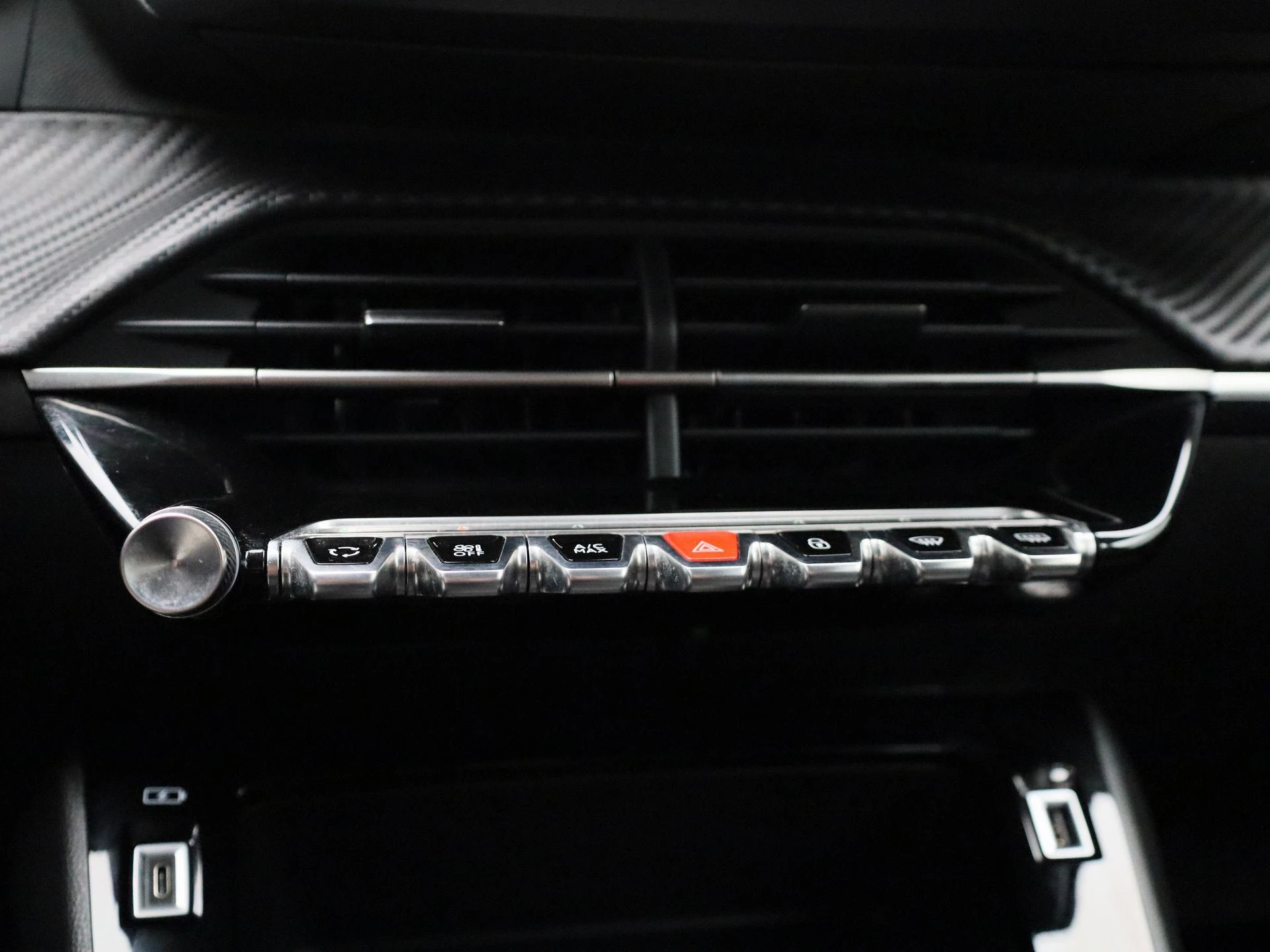 Peugeot-208-image-18