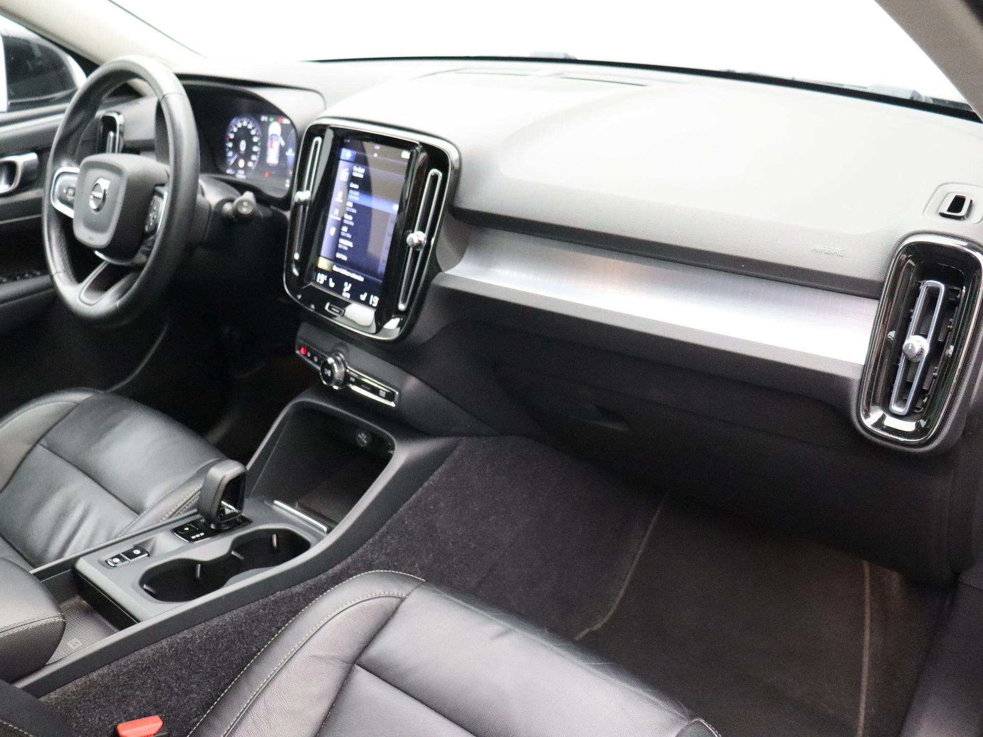 Volvo-XC40-image-22