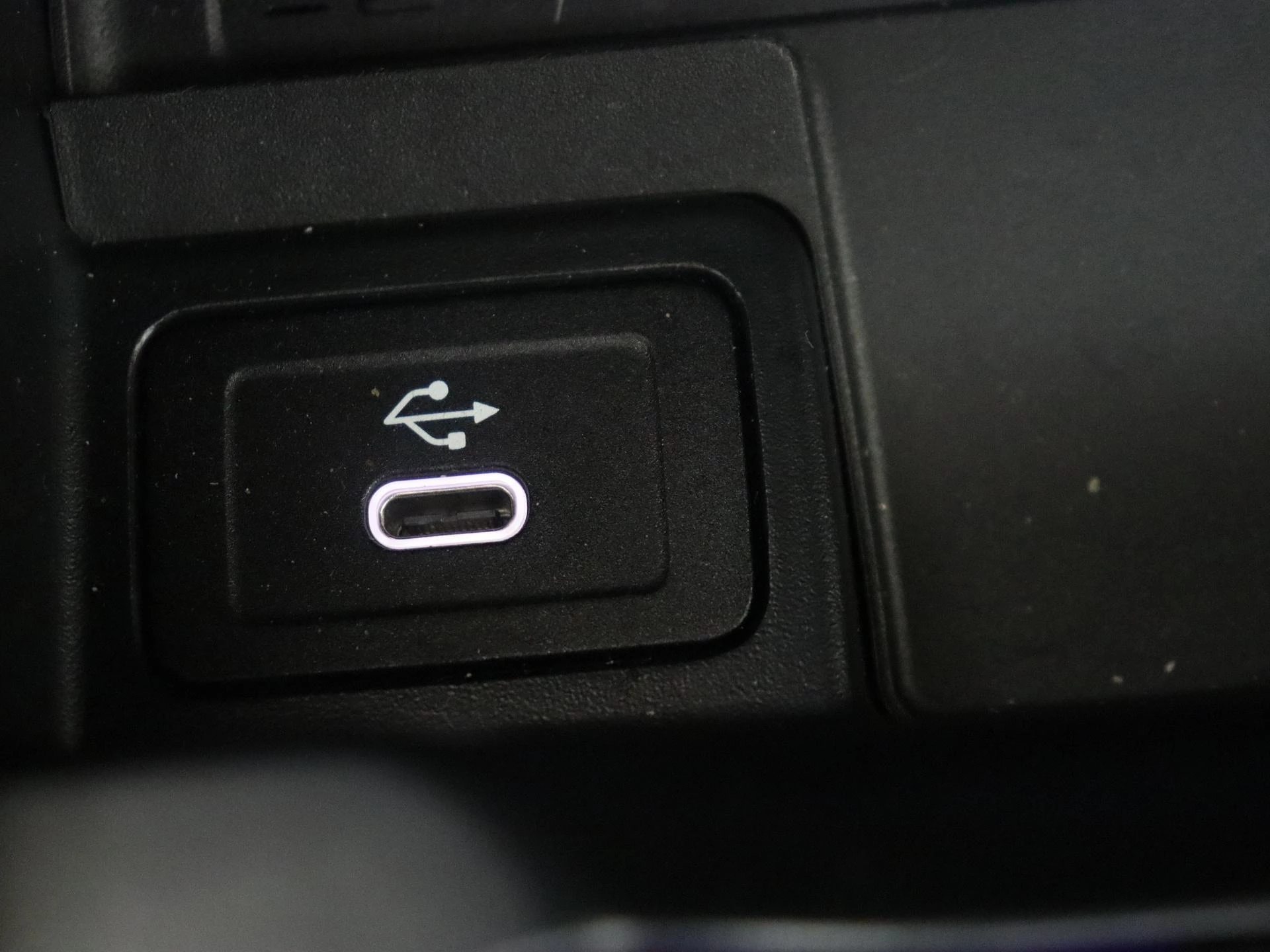 Mercedes-Benz-CLA-image-24