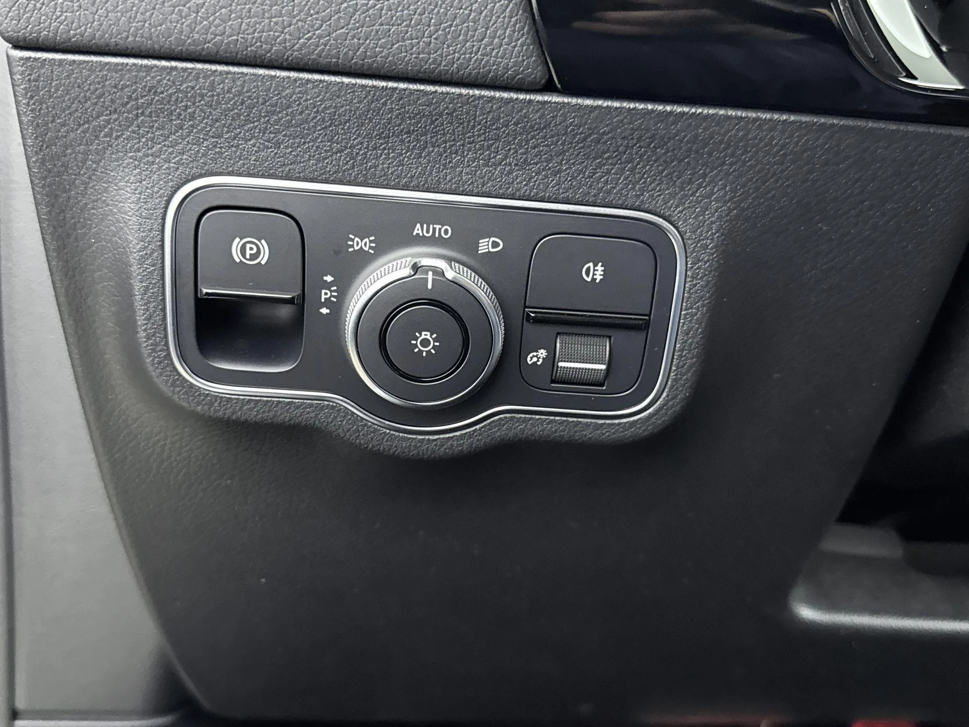 Mercedes-Benz-EQA-image-22