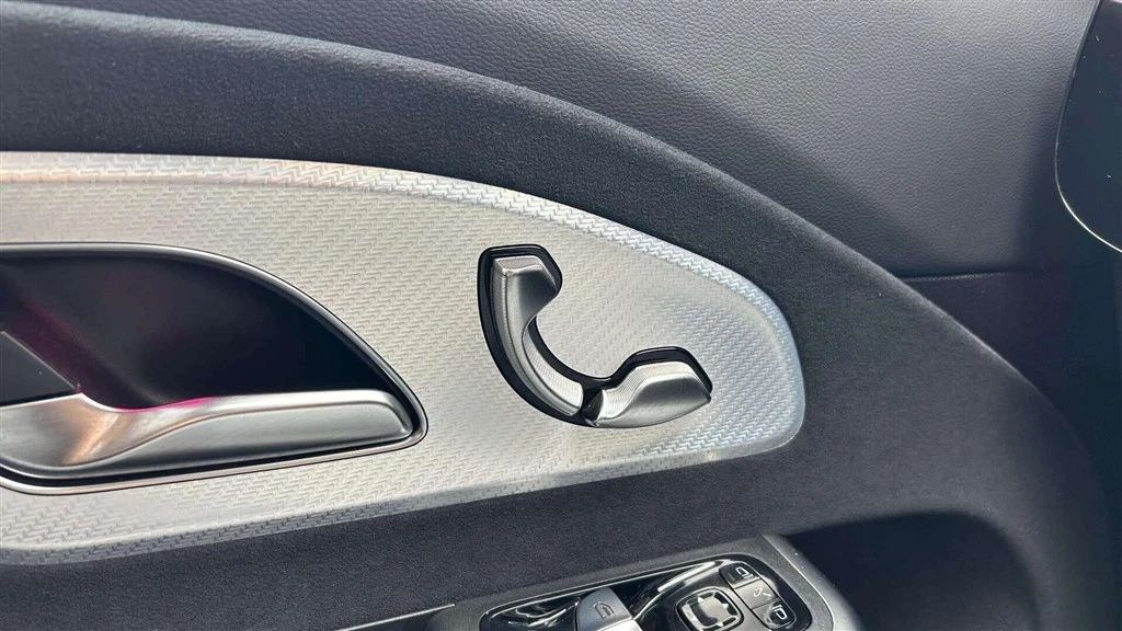 Mercedes-Benz-CLA-image-10