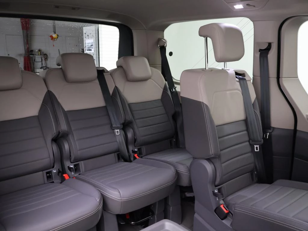 Volkswagen-Multivan-image-5