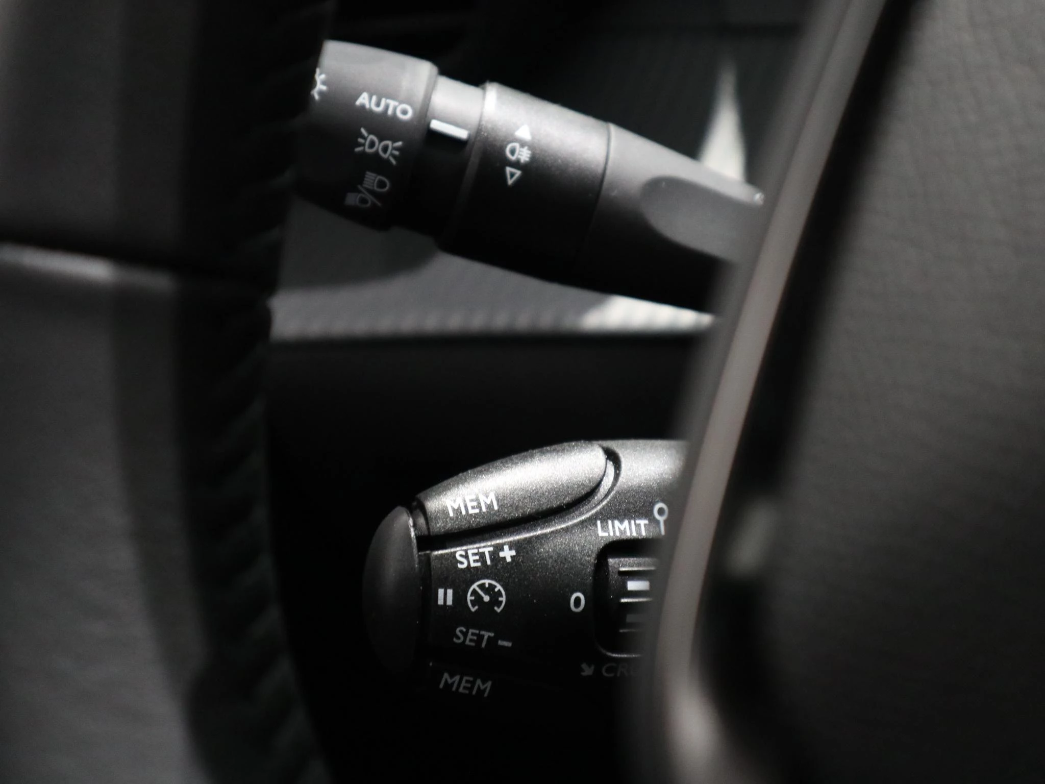 Peugeot-e-208-image-19