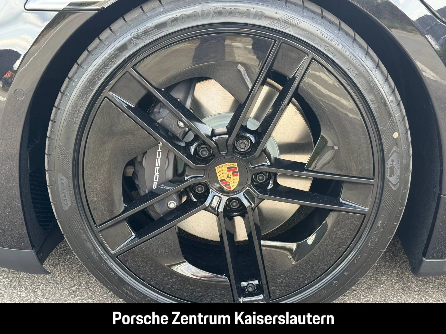 Porsche Taycan Black Edition InnoDrive HA-Lenkung HeadUp black edition