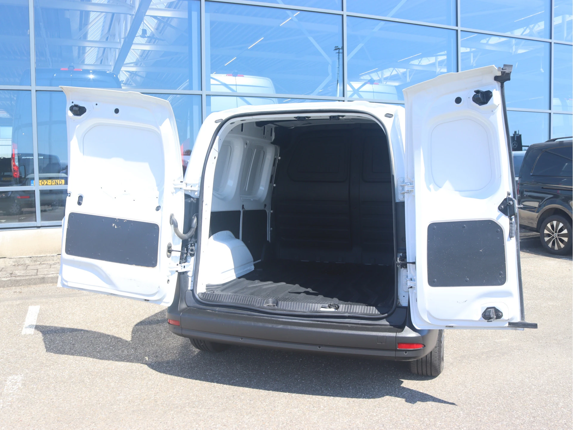 Mercedes-Benz-eCitan-image-2